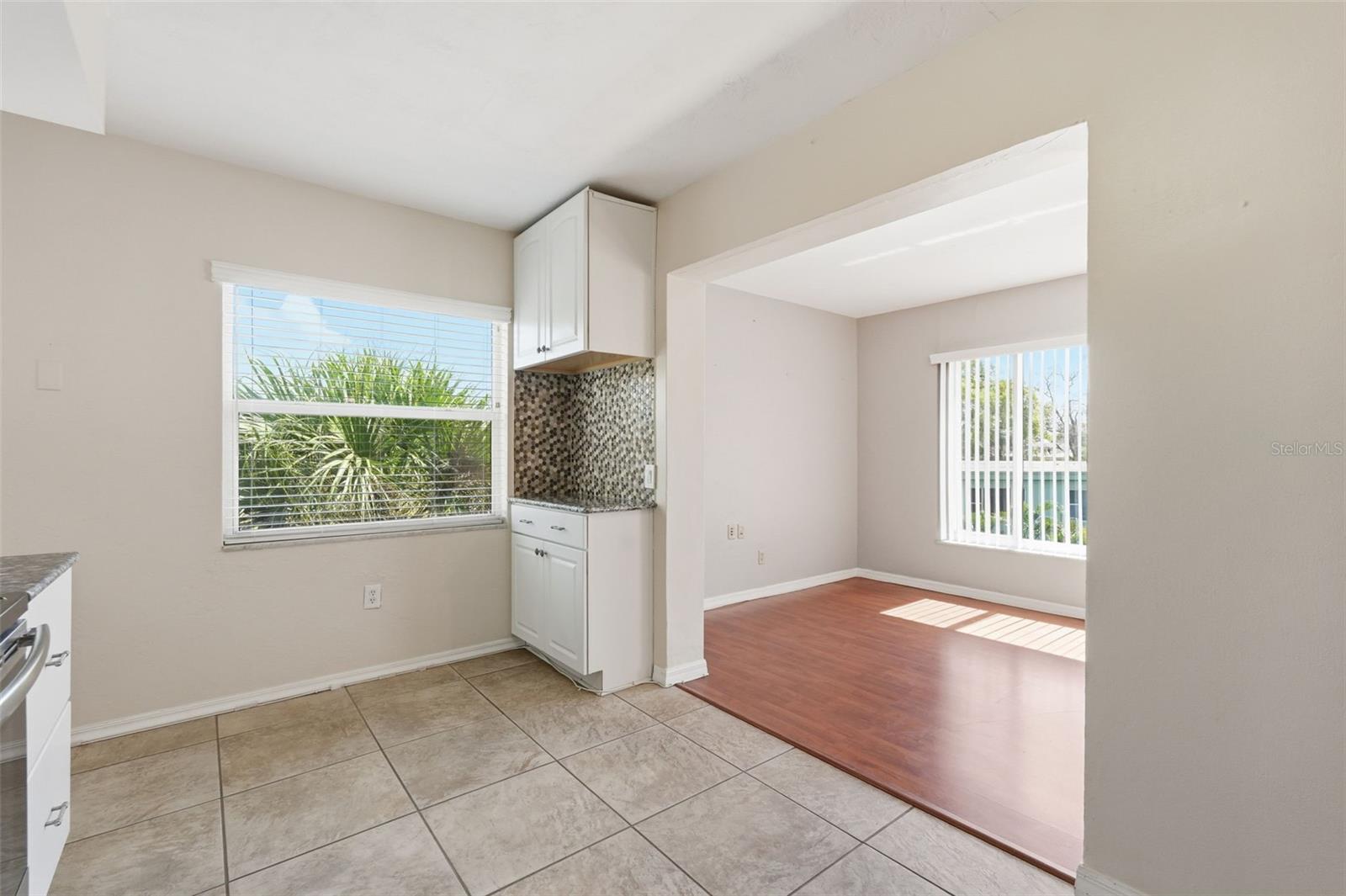 Listing photo id 10 for 2020 World Parkway Boulevard 54