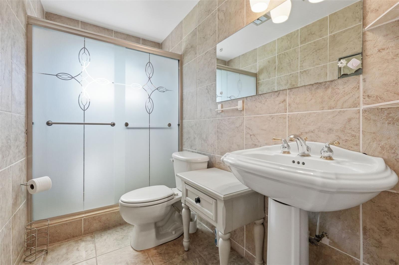 Listing photo id 15 for 2020 World Parkway Boulevard 54