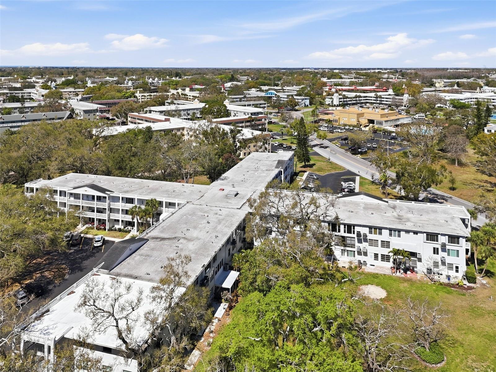 Listing photo id 20 for 2020 World Parkway Boulevard 54