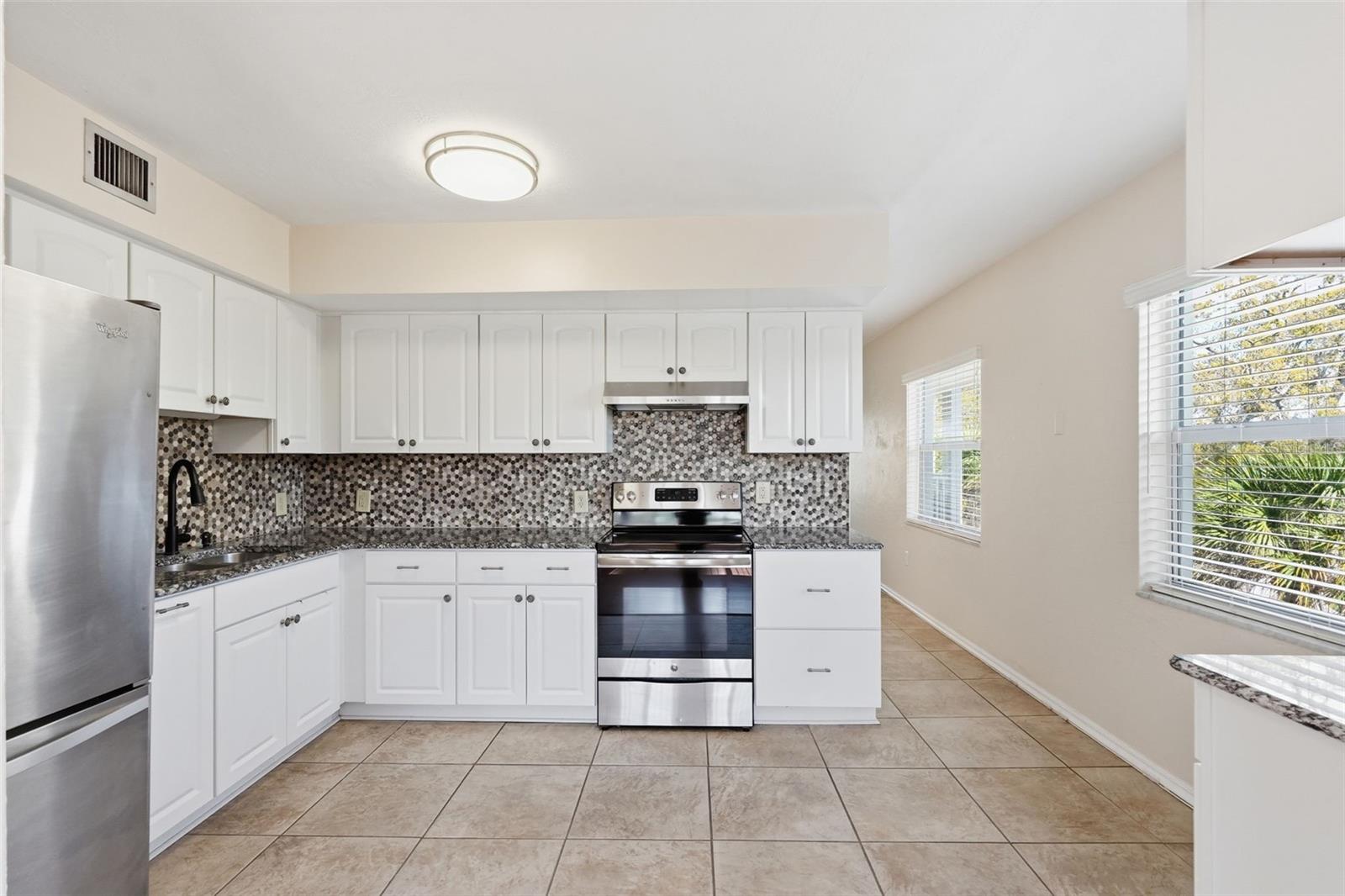 Listing photo id 2 for 2020 World Parkway Boulevard 54