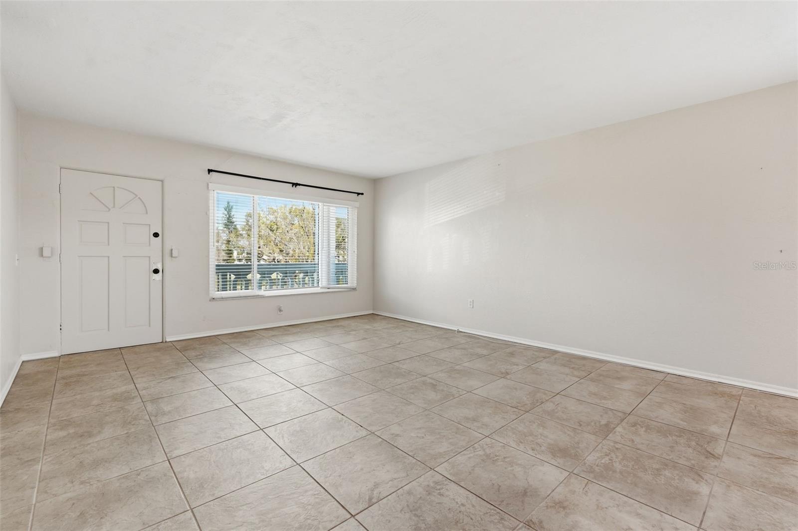 Listing photo id 7 for 2020 World Parkway Boulevard 54