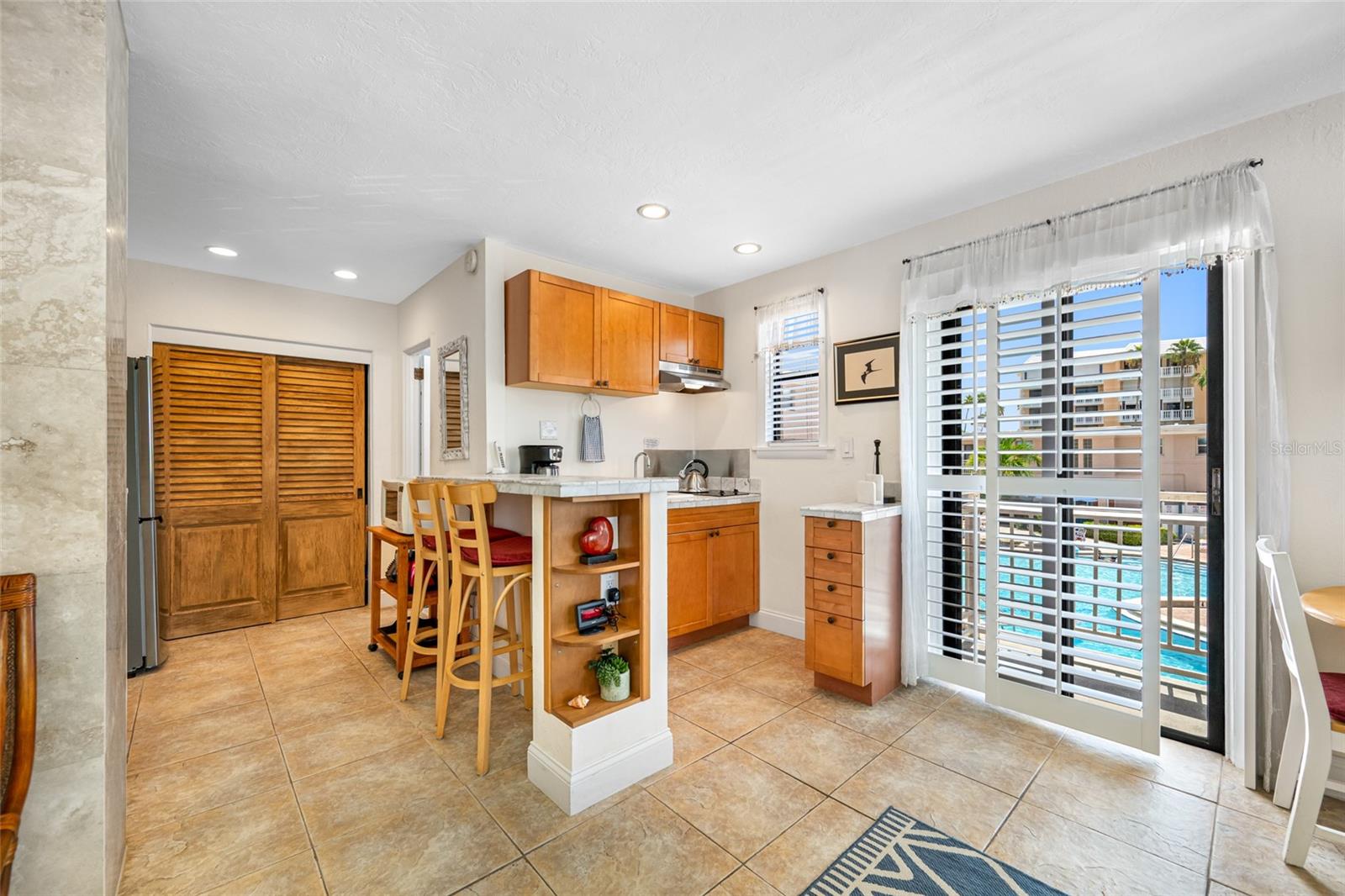 Image 11 of 34 For 6700 Sunset Way 105