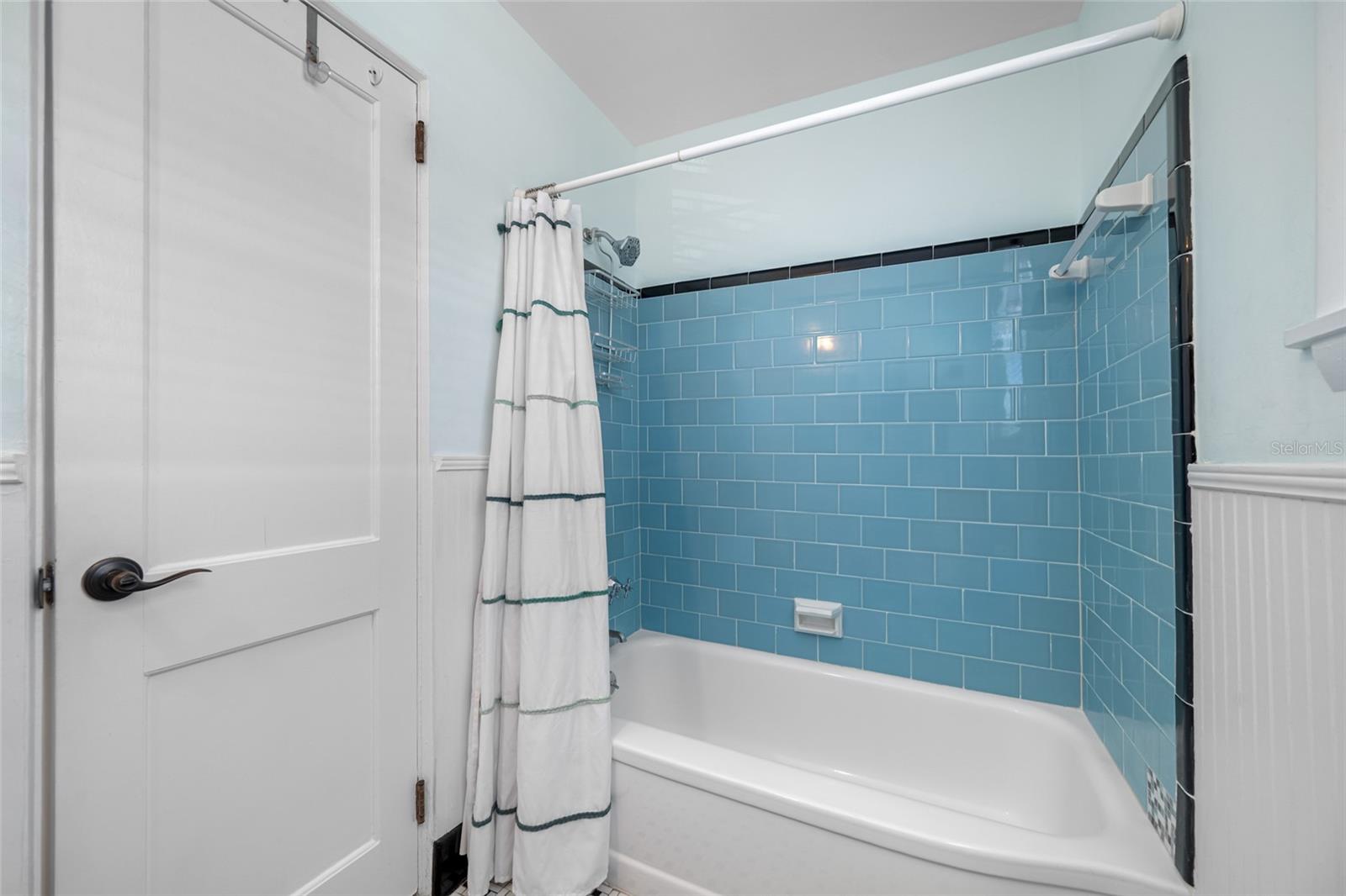 Image 22 of 34 For 6700 Sunset Way 105