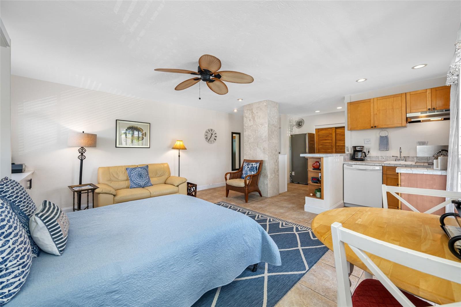 Image 9 of 34 For 6700 Sunset Way 105