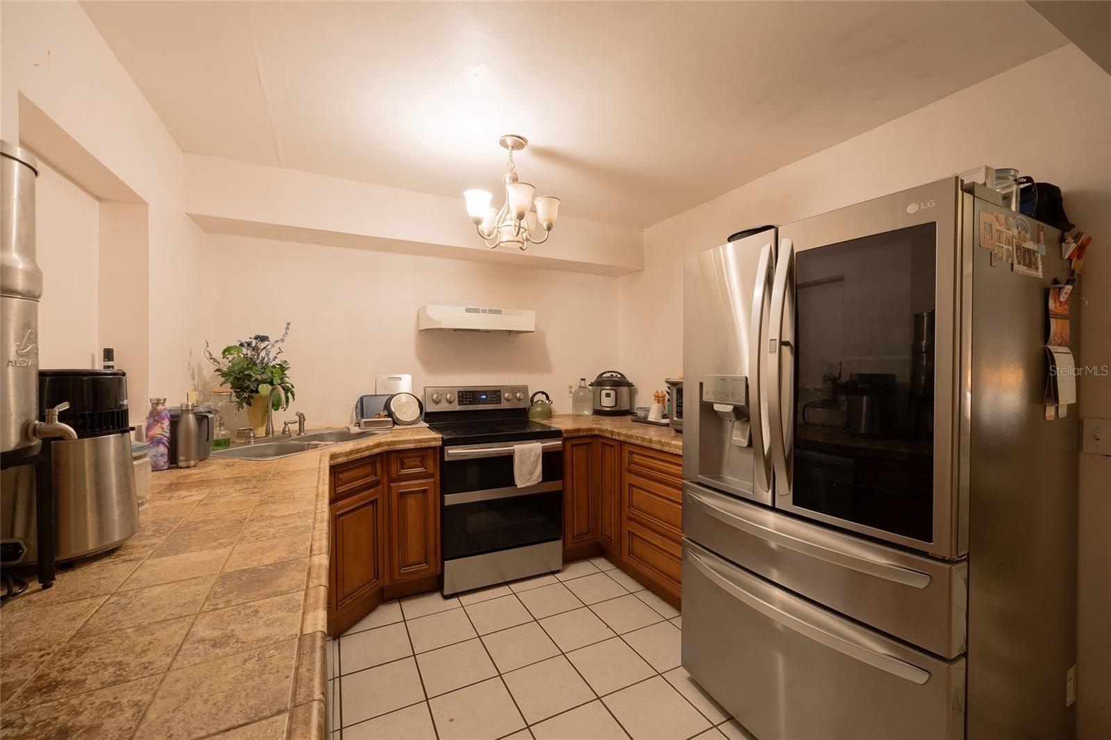 Listing photo id 3 for 726 Fairmont Drive