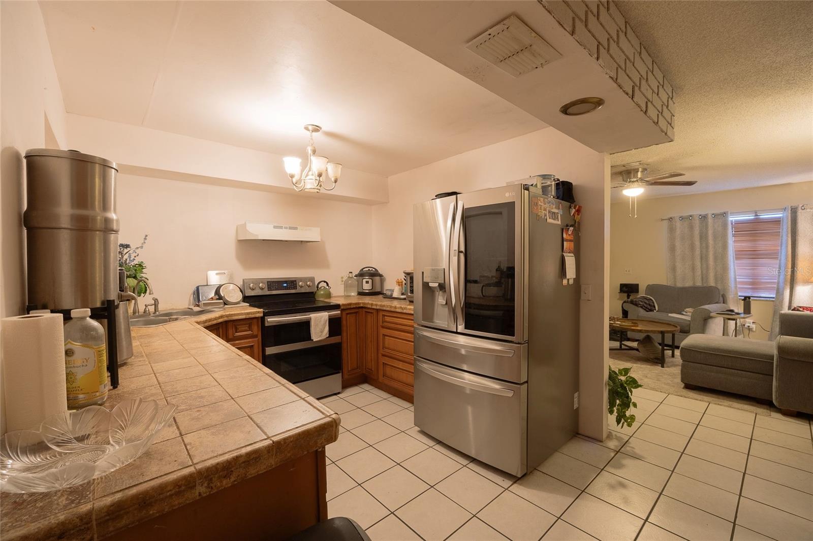 Listing photo id 4 for 726 Fairmont Drive