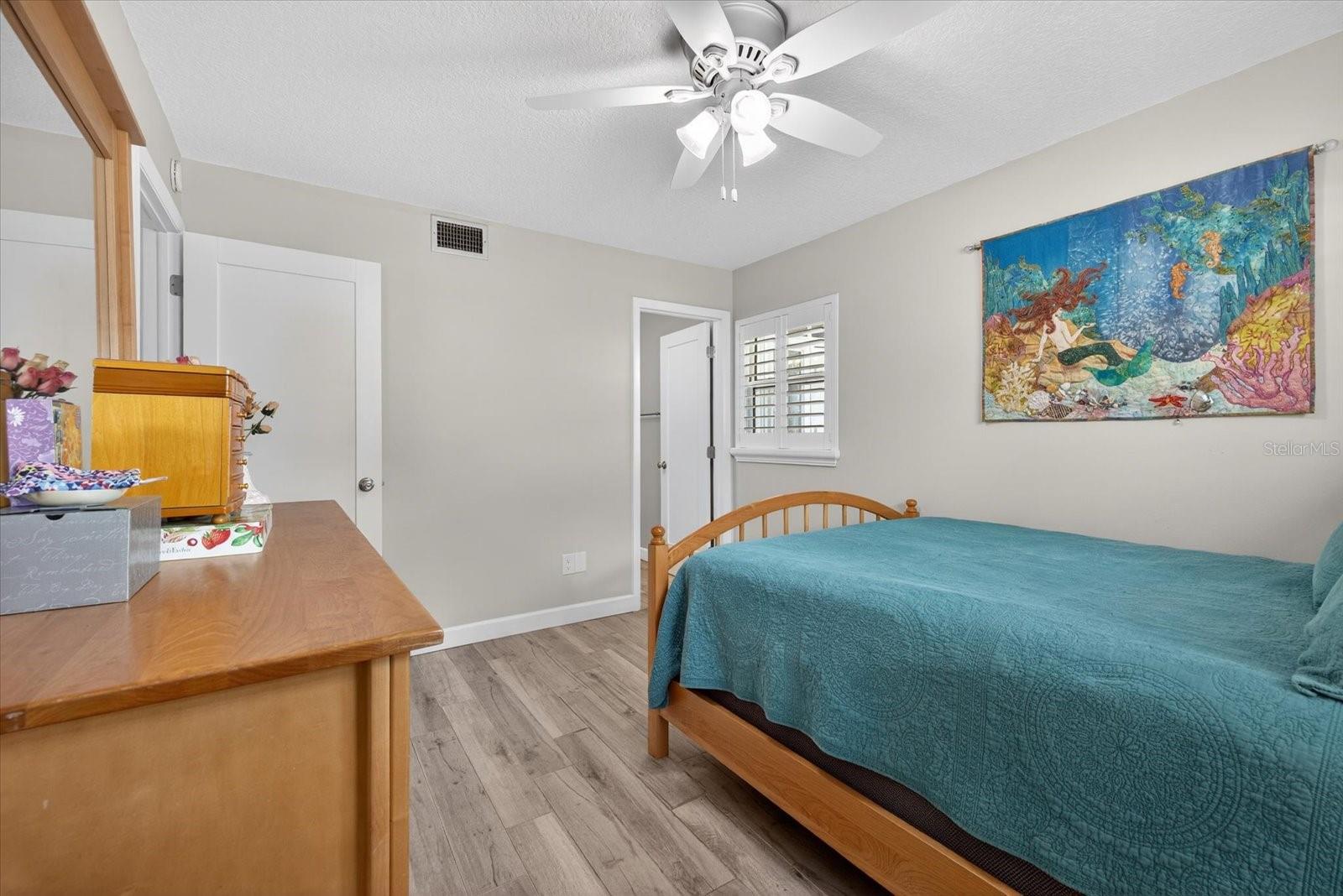 Image 13 of 22 For 1605 Amberlea Drive N