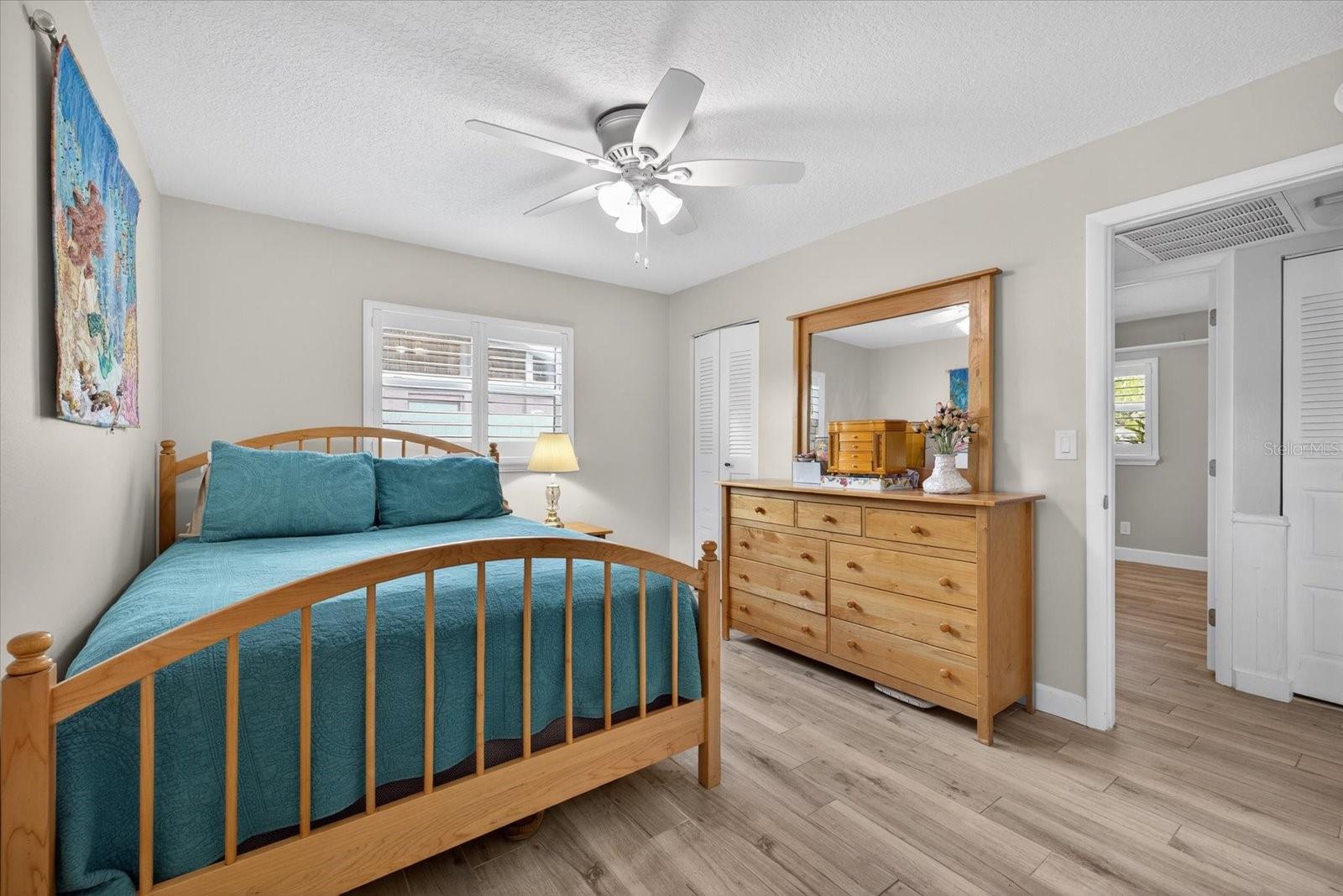 Image 14 of 22 For 1605 Amberlea Drive N