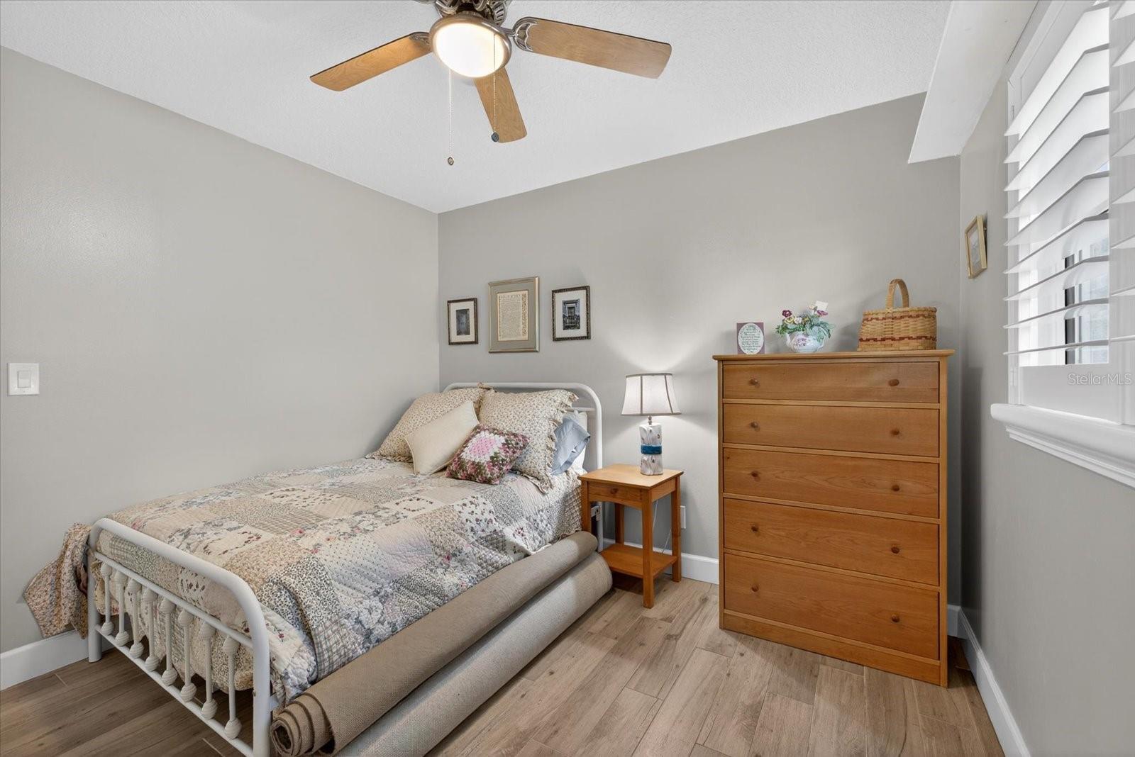 Image 17 of 22 For 1605 Amberlea Drive N