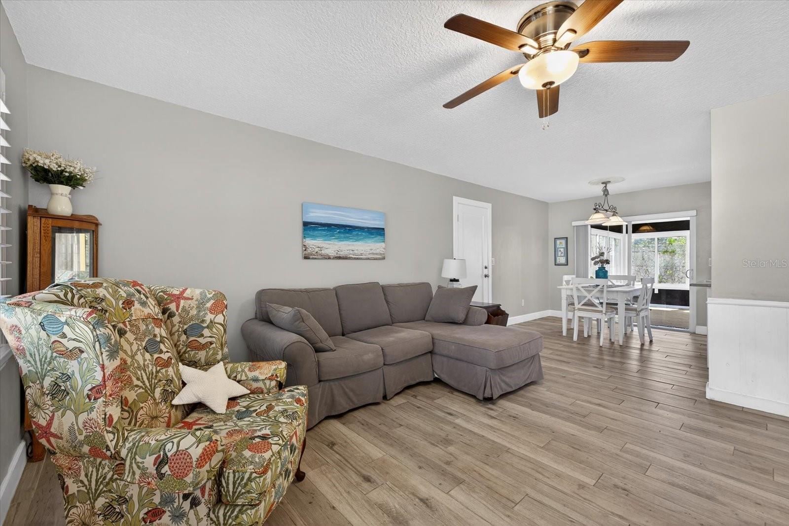 Image 6 of 22 For 1605 Amberlea Drive N