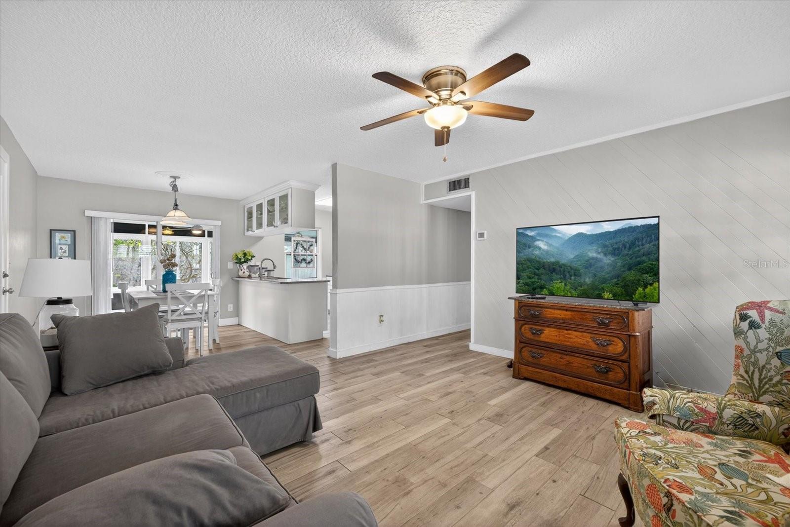 Image 7 of 22 For 1605 Amberlea Drive N