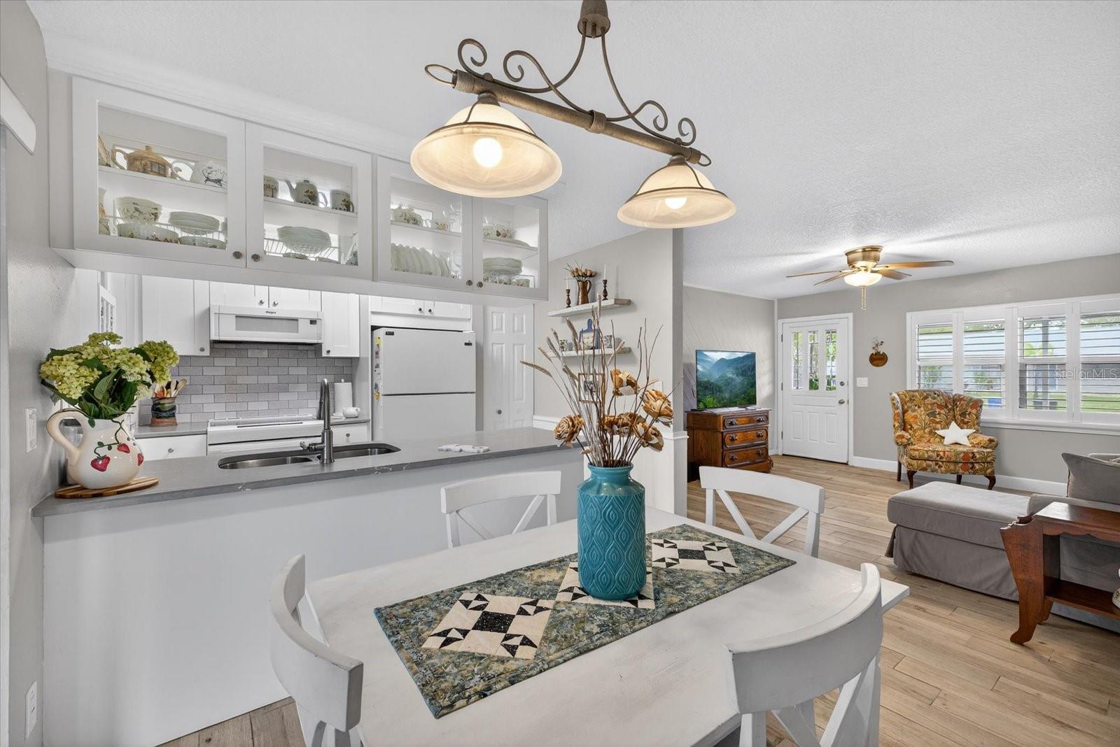 Image 9 of 22 For 1605 Amberlea Drive N