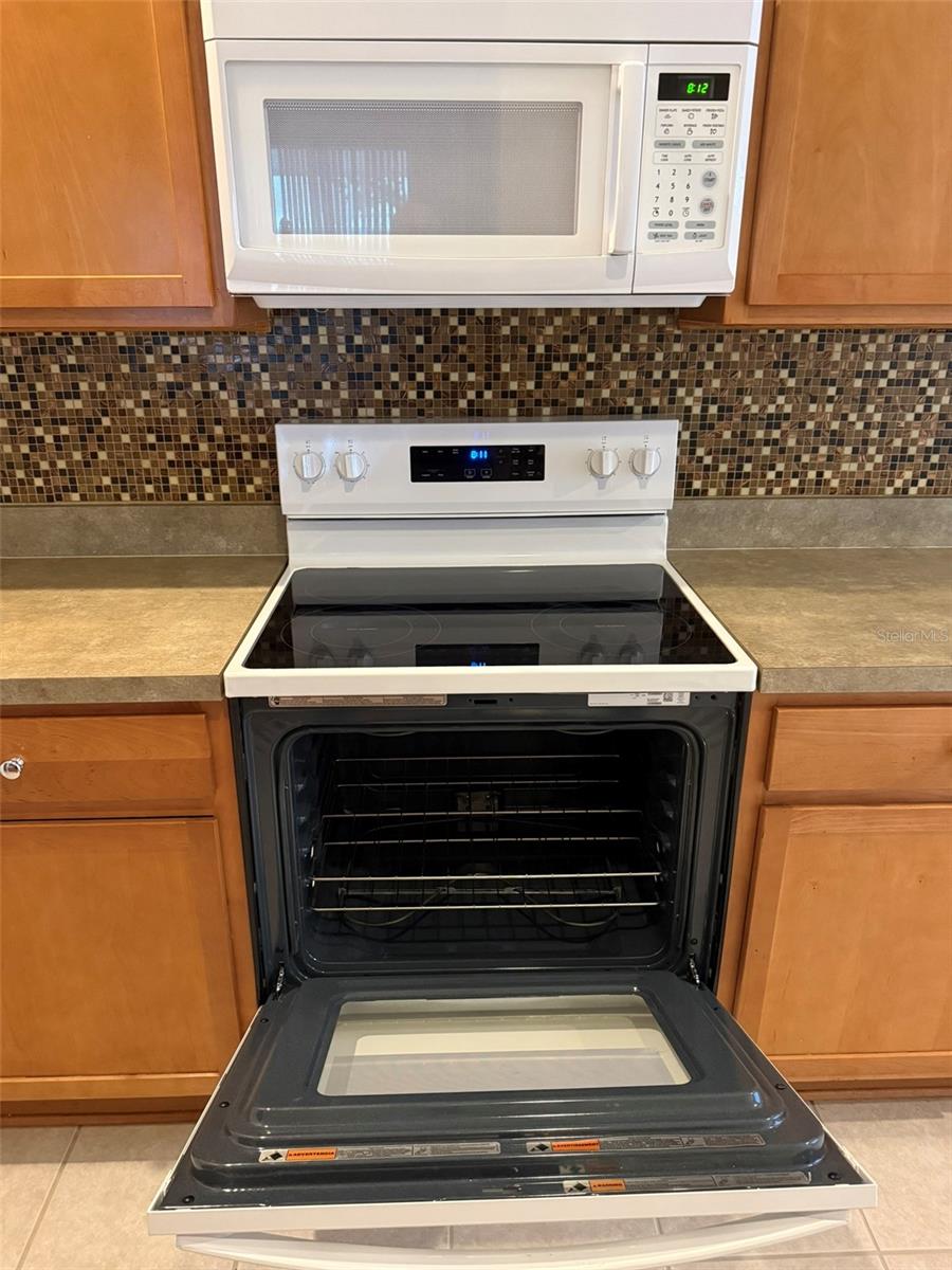 Image 14 of 14 For 662 White Flower Way