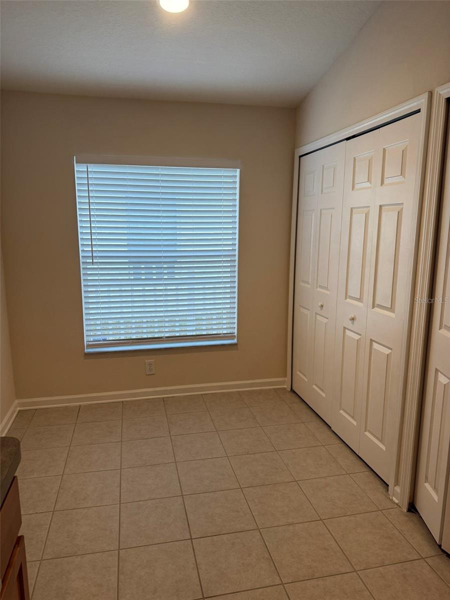 Image 3 of 14 For 662 White Flower Way