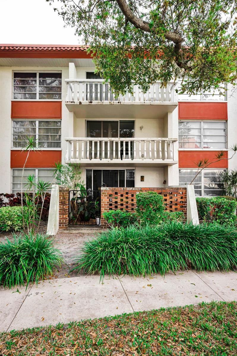 Image 62 of 64 For 1001 Pearce Drive 205