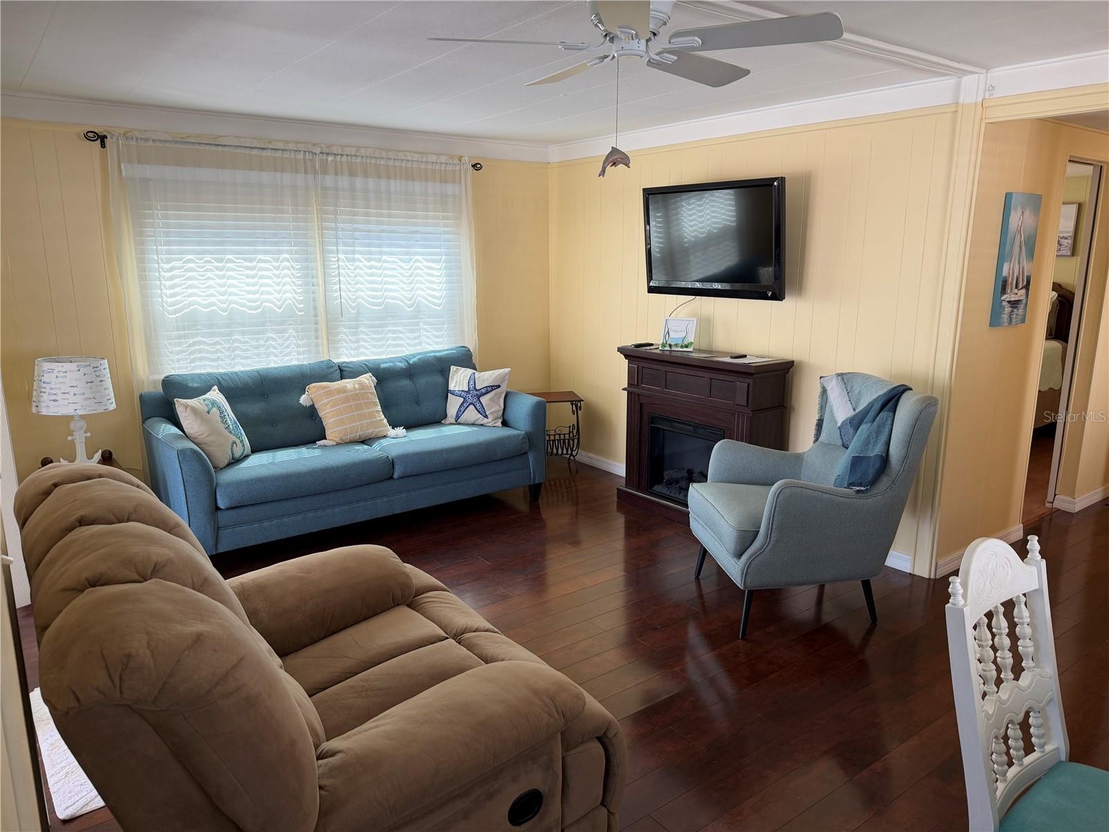 Image 8 of 24 For 37 Pindo Palm Street E