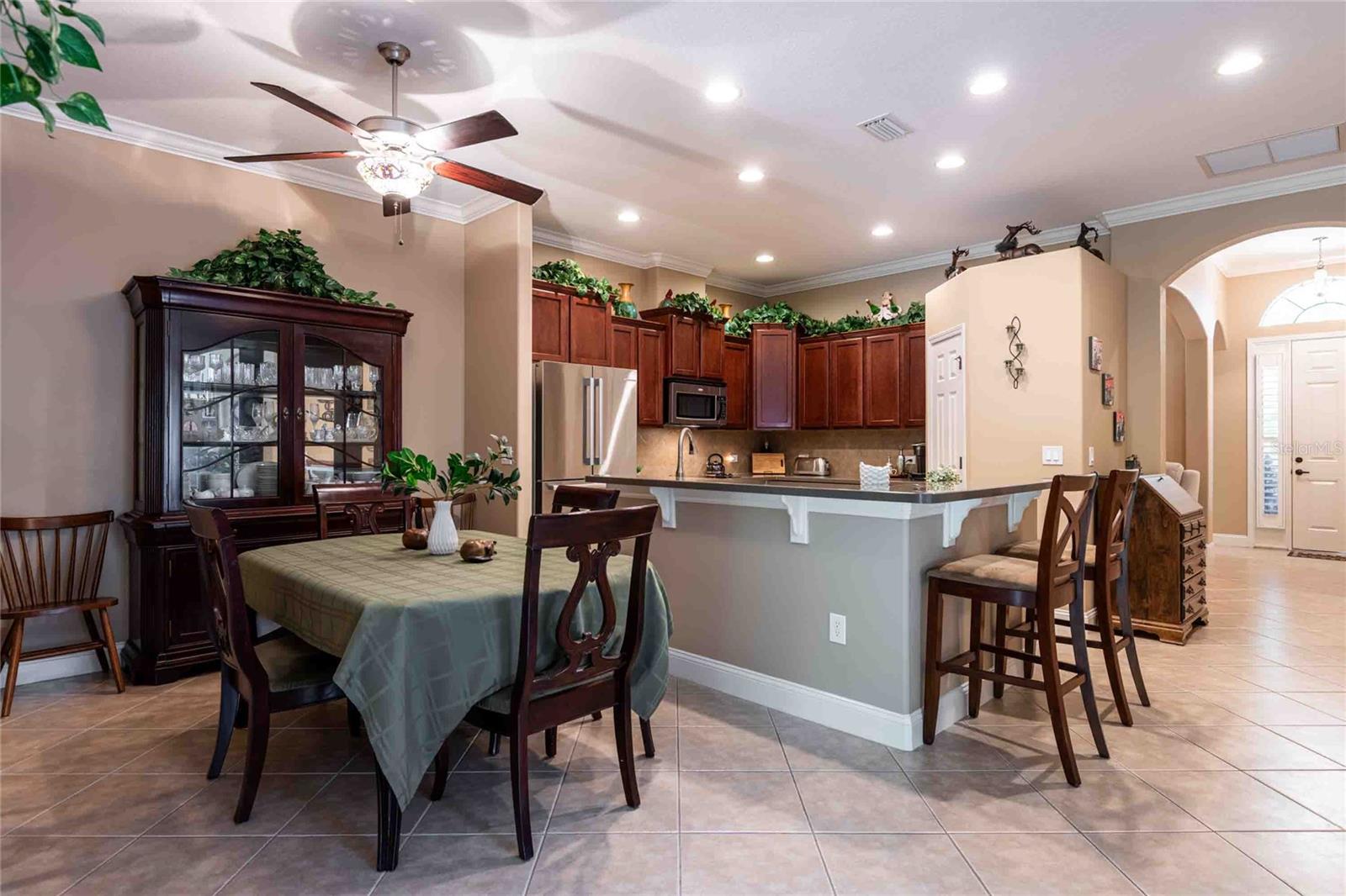 Image 10 of 33 For 2821 Devonoak Boulevard