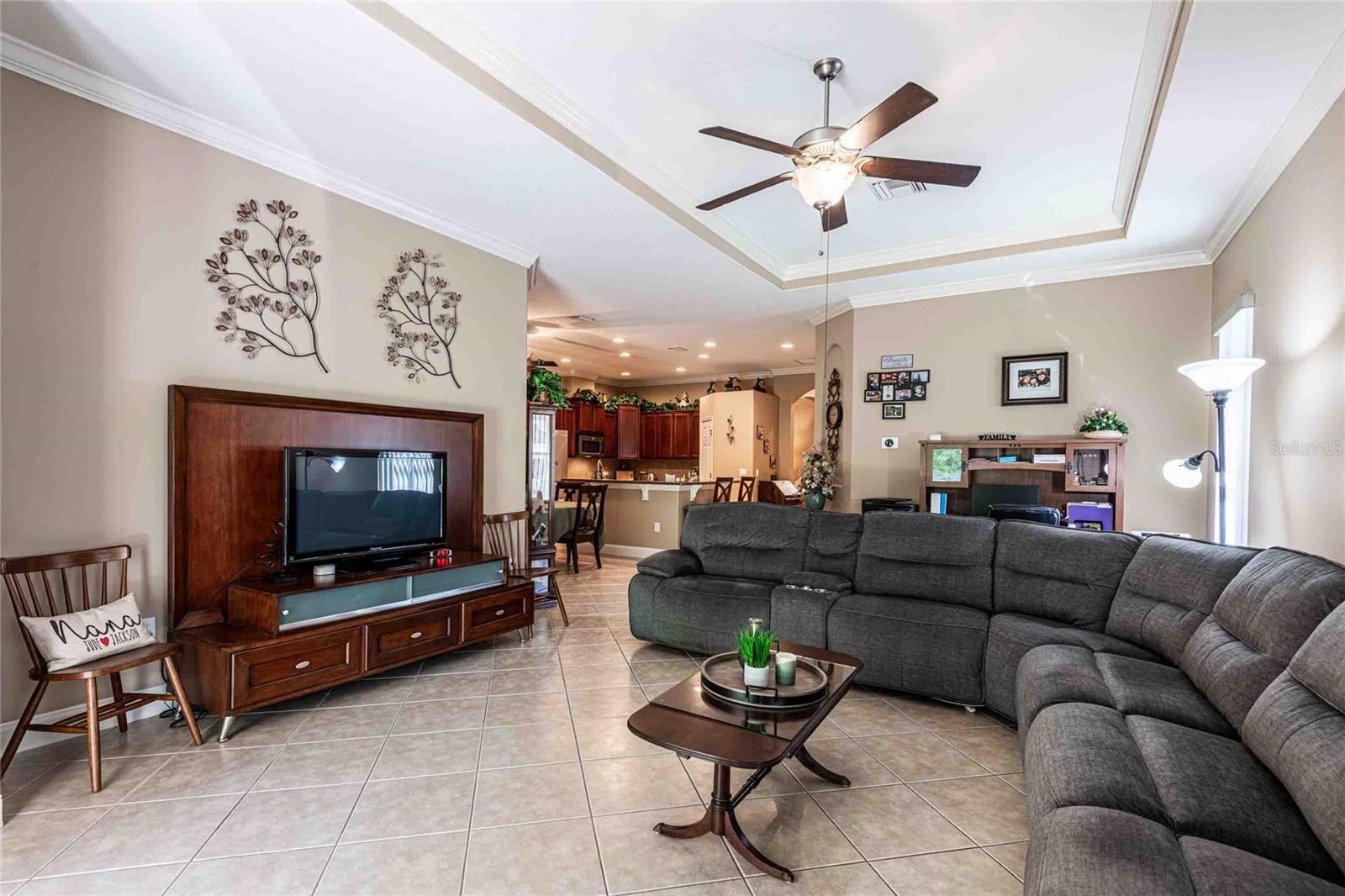 Image 12 of 33 For 2821 Devonoak Boulevard