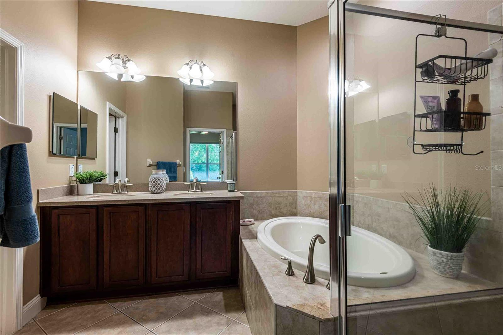 Image 14 of 33 For 2821 Devonoak Boulevard