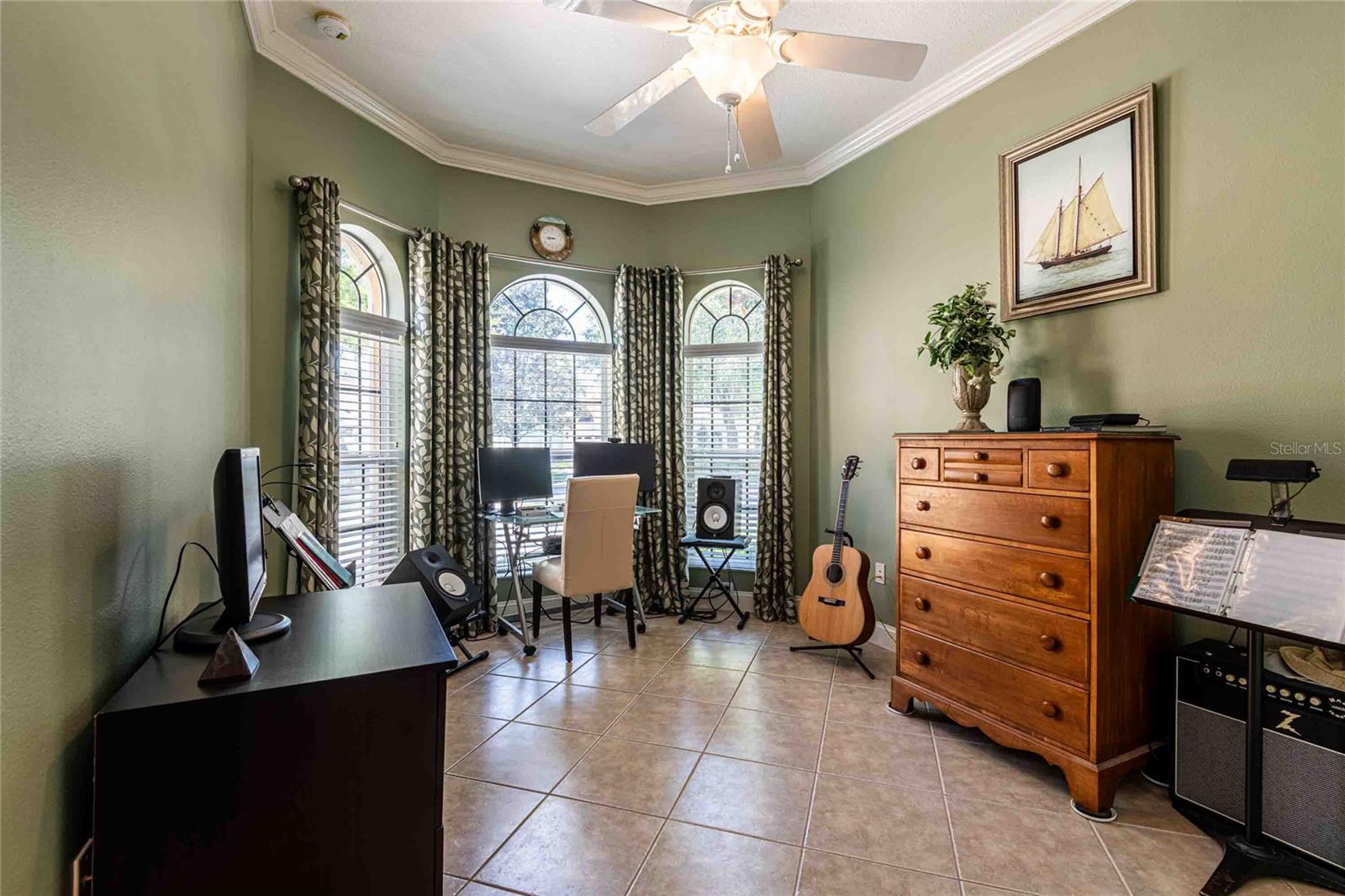 Image 15 of 33 For 2821 Devonoak Boulevard