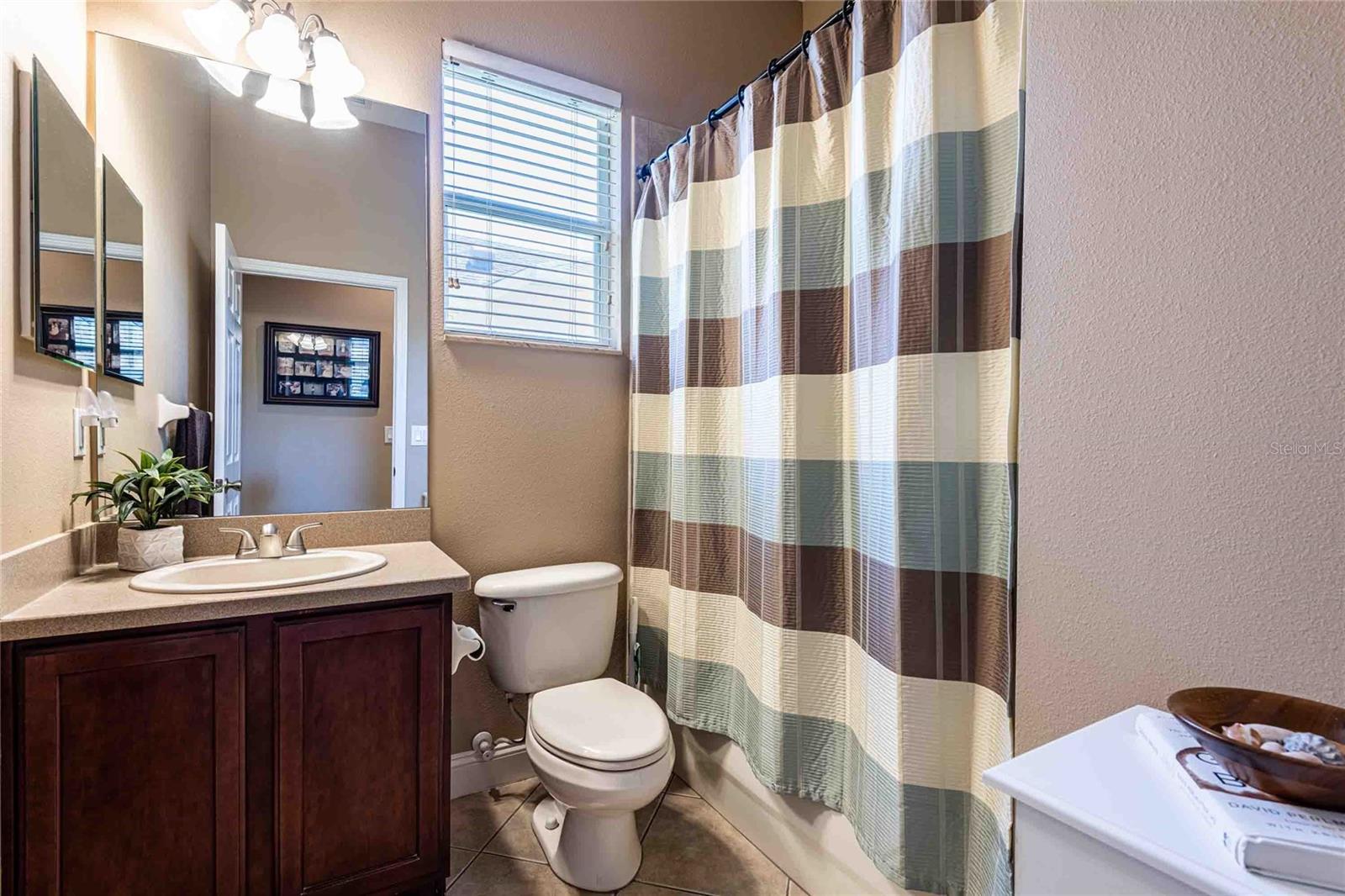 Image 16 of 33 For 2821 Devonoak Boulevard