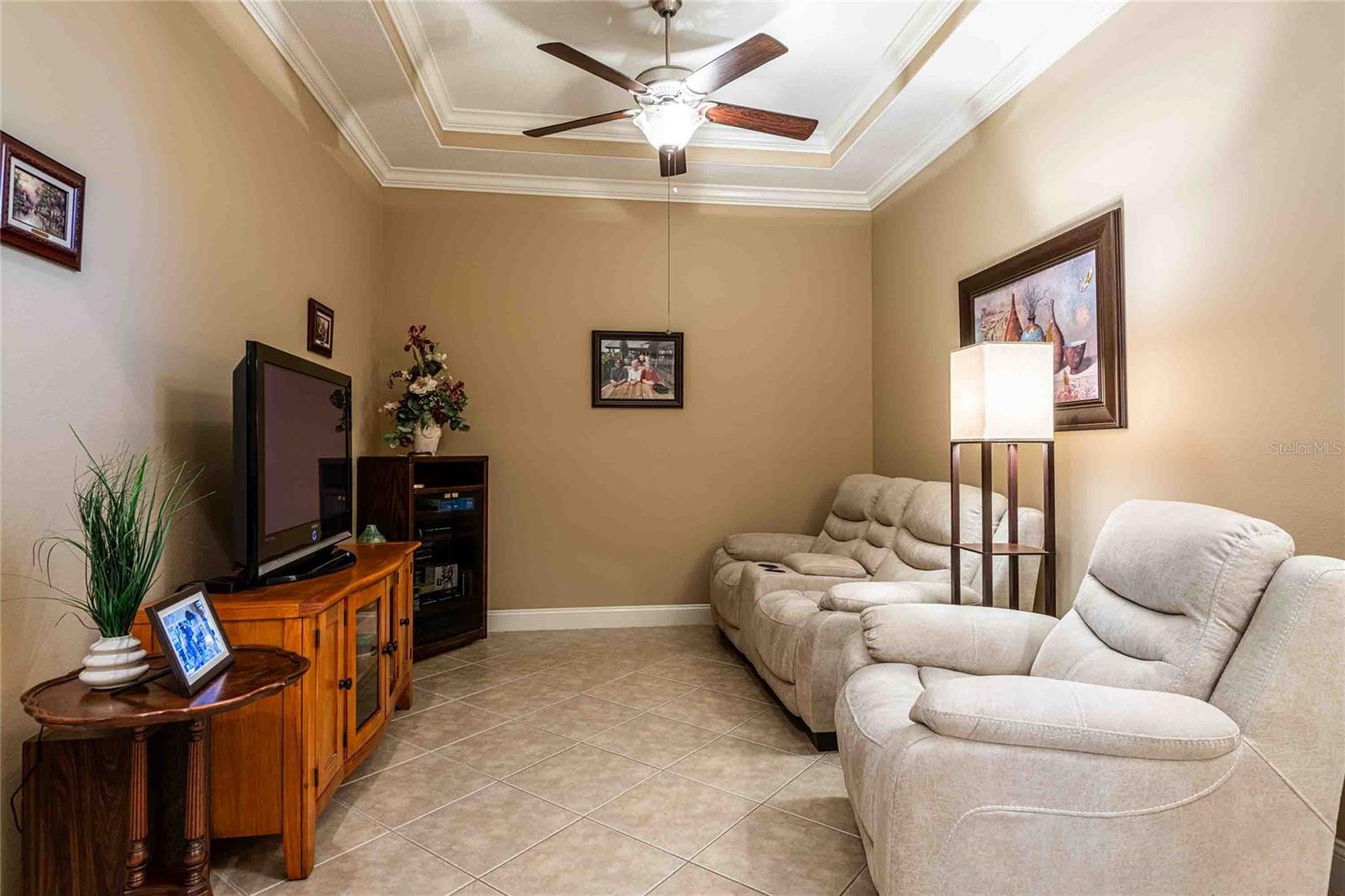 Image 3 of 33 For 2821 Devonoak Boulevard