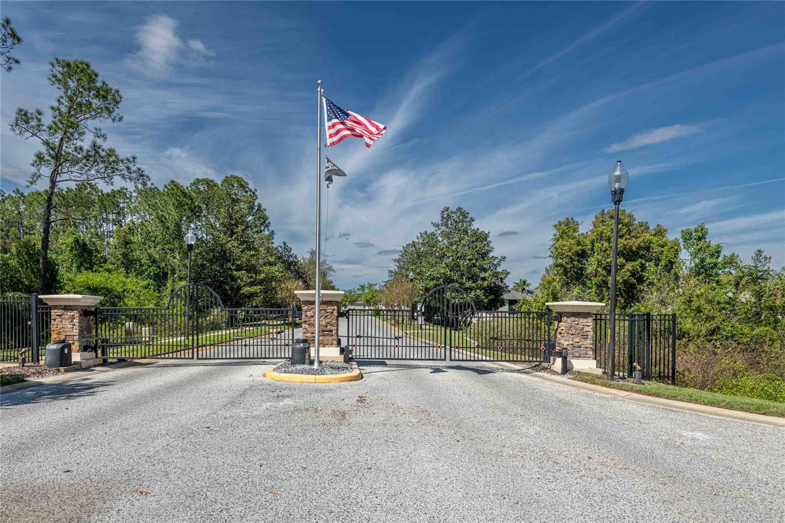 Image 32 of 33 For 2821 Devonoak Boulevard