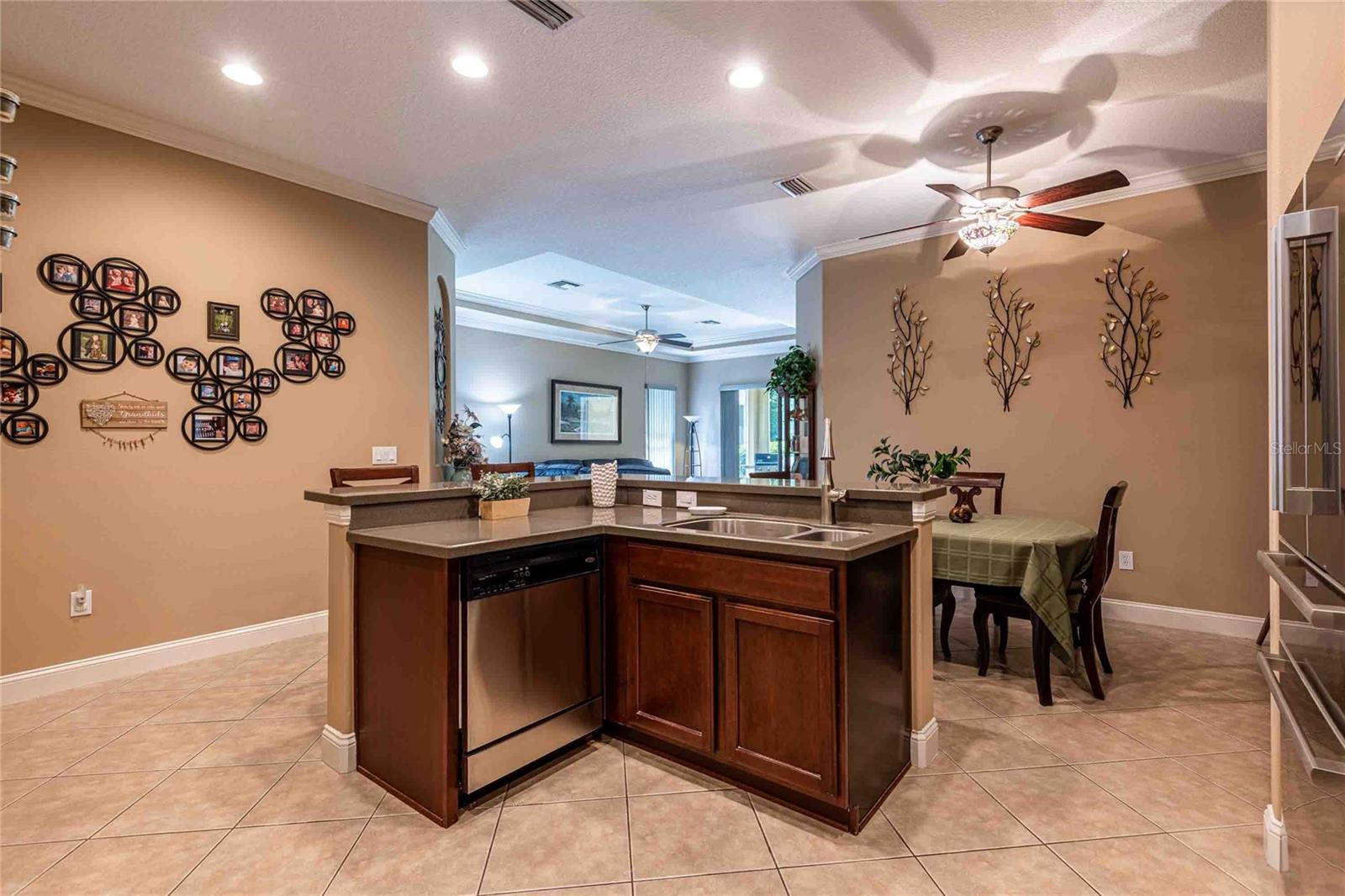 Image 7 of 33 For 2821 Devonoak Boulevard