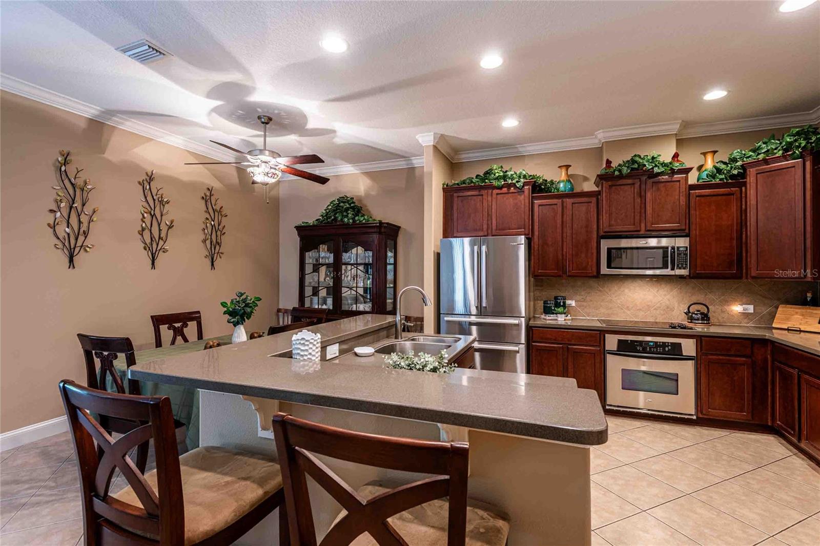 Image 8 of 33 For 2821 Devonoak Boulevard