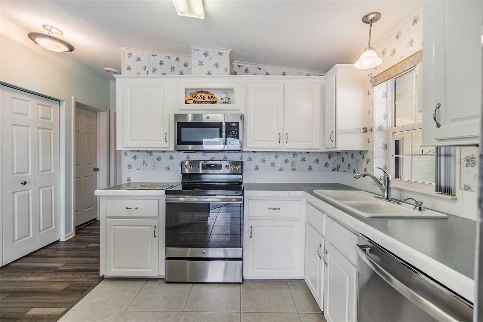 Image 13 of 61 For 37443 Gill Avenue