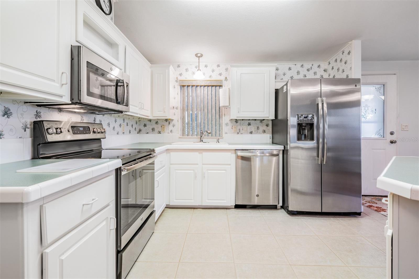 Image 17 of 61 For 37443 Gill Avenue