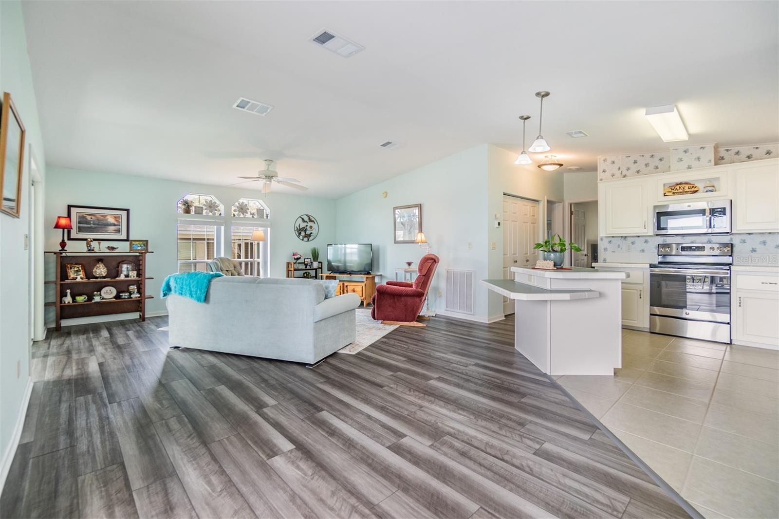 Image 2 of 61 For 37443 Gill Avenue