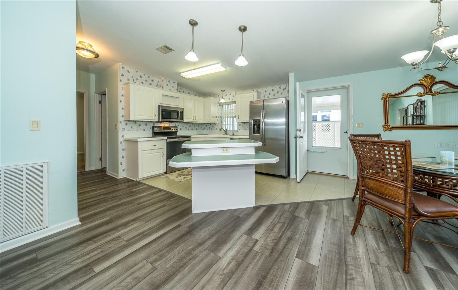 Image 33 of 61 For 37443 Gill Avenue