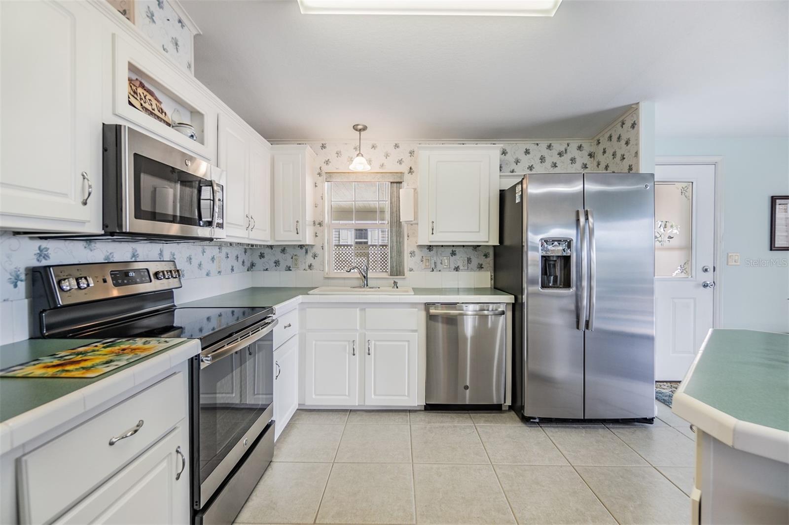 Image 9 of 61 For 37443 Gill Avenue