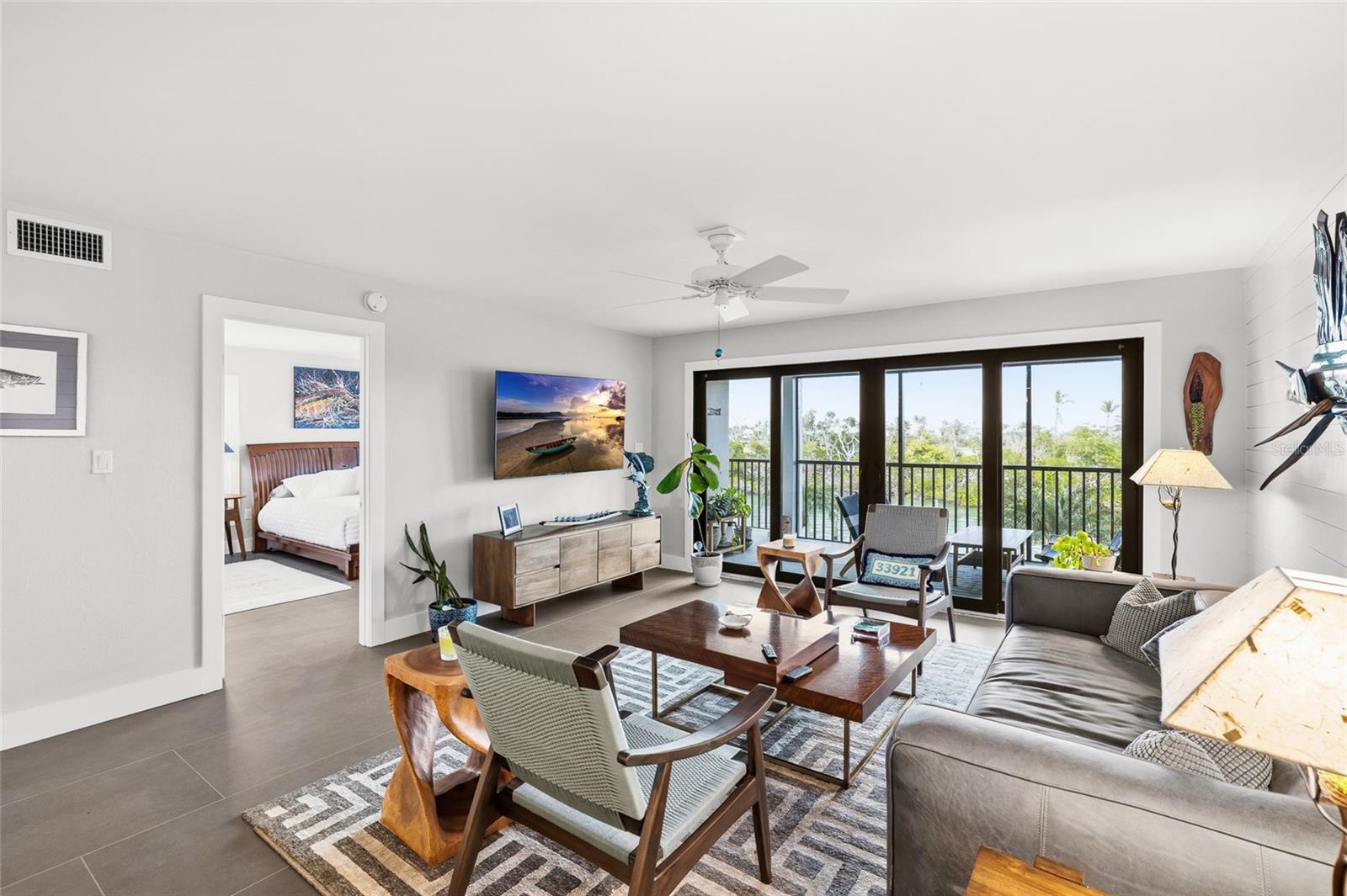 Image 16 of 59 For 950 Palm Avenue 101