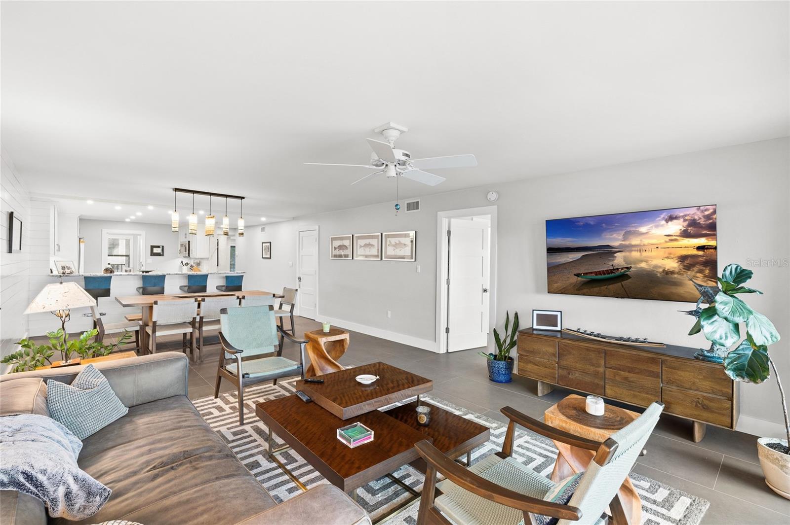 Image 17 of 59 For 950 Palm Avenue 101