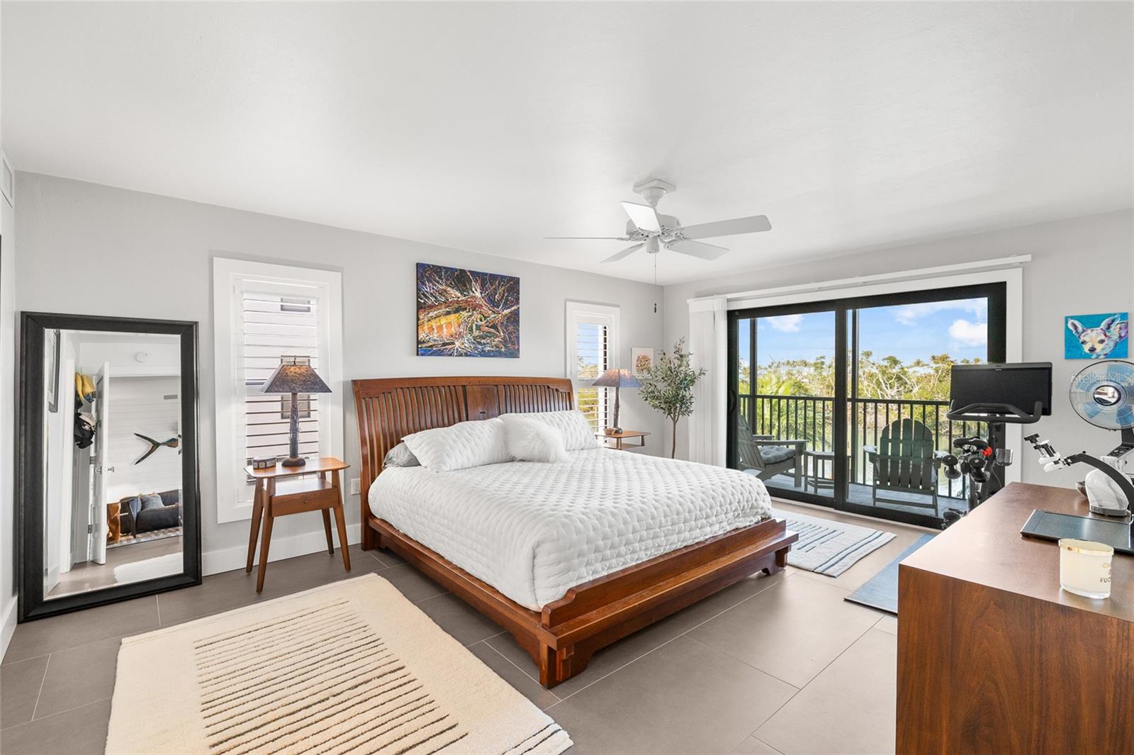 Image 18 of 59 For 950 Palm Avenue 101