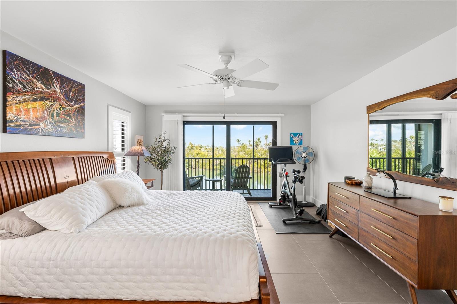 Image 19 of 59 For 950 Palm Avenue 101