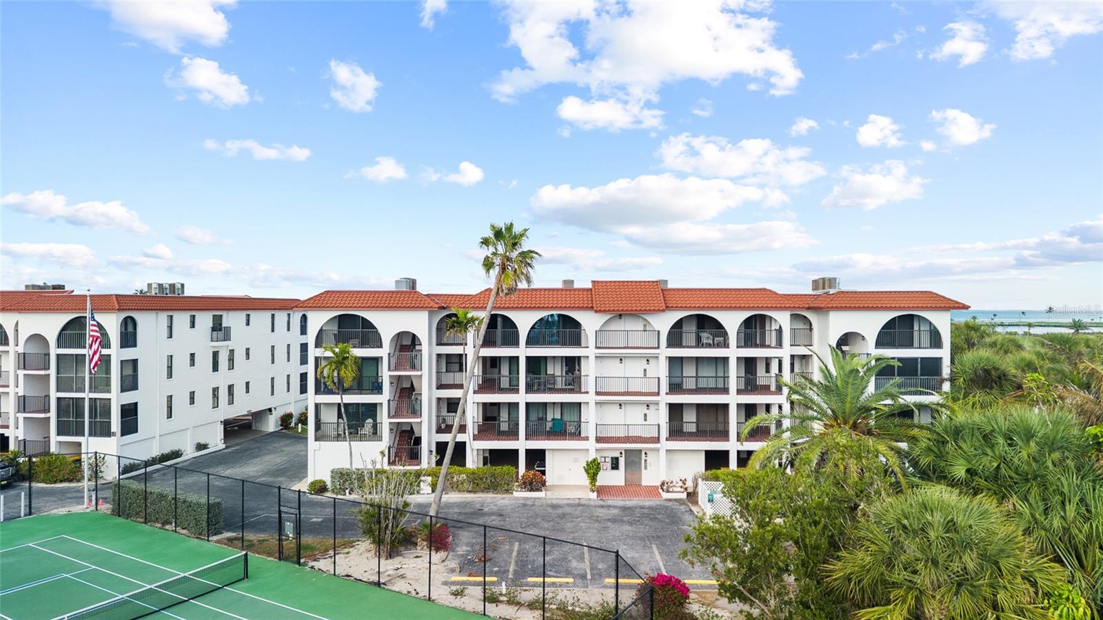 Image 2 of 59 For 950 Palm Avenue 101