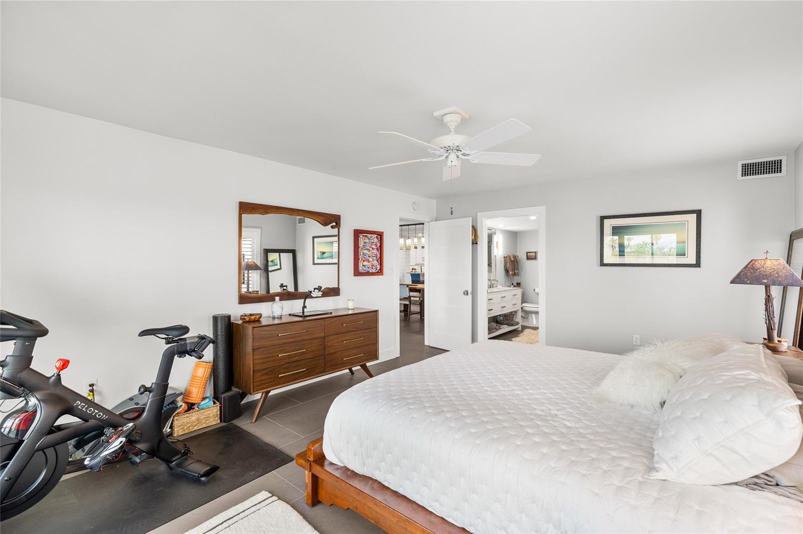 Image 20 of 59 For 950 Palm Avenue 101