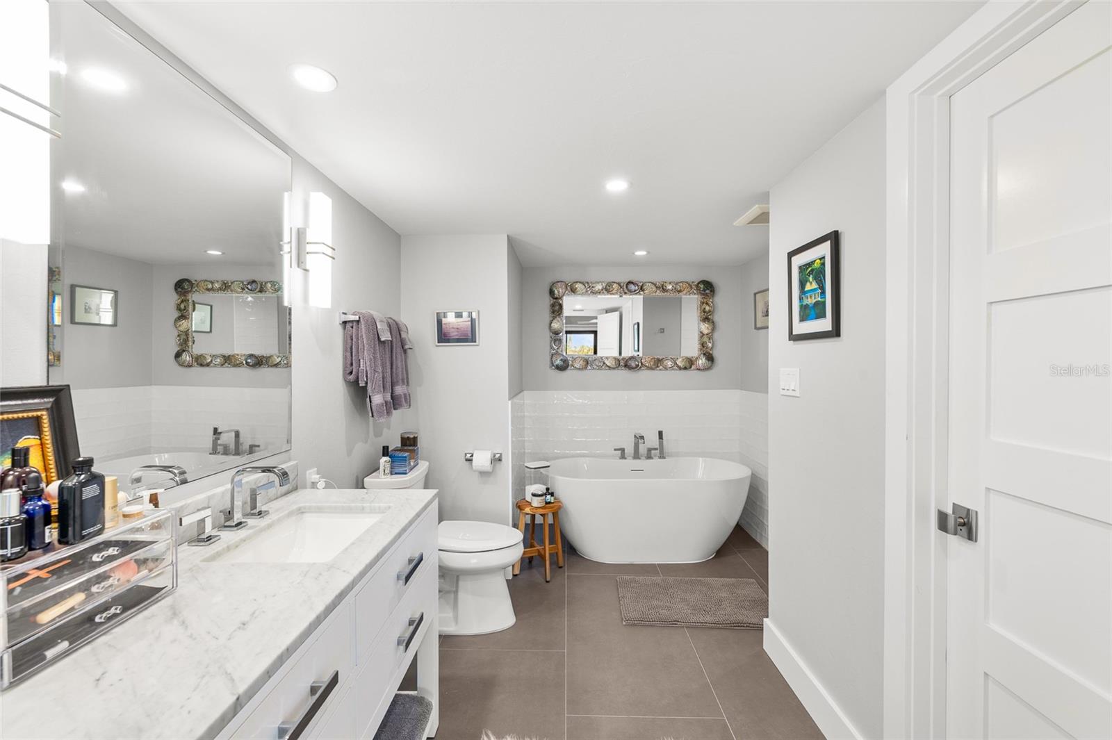 Image 22 of 59 For 950 Palm Avenue 101