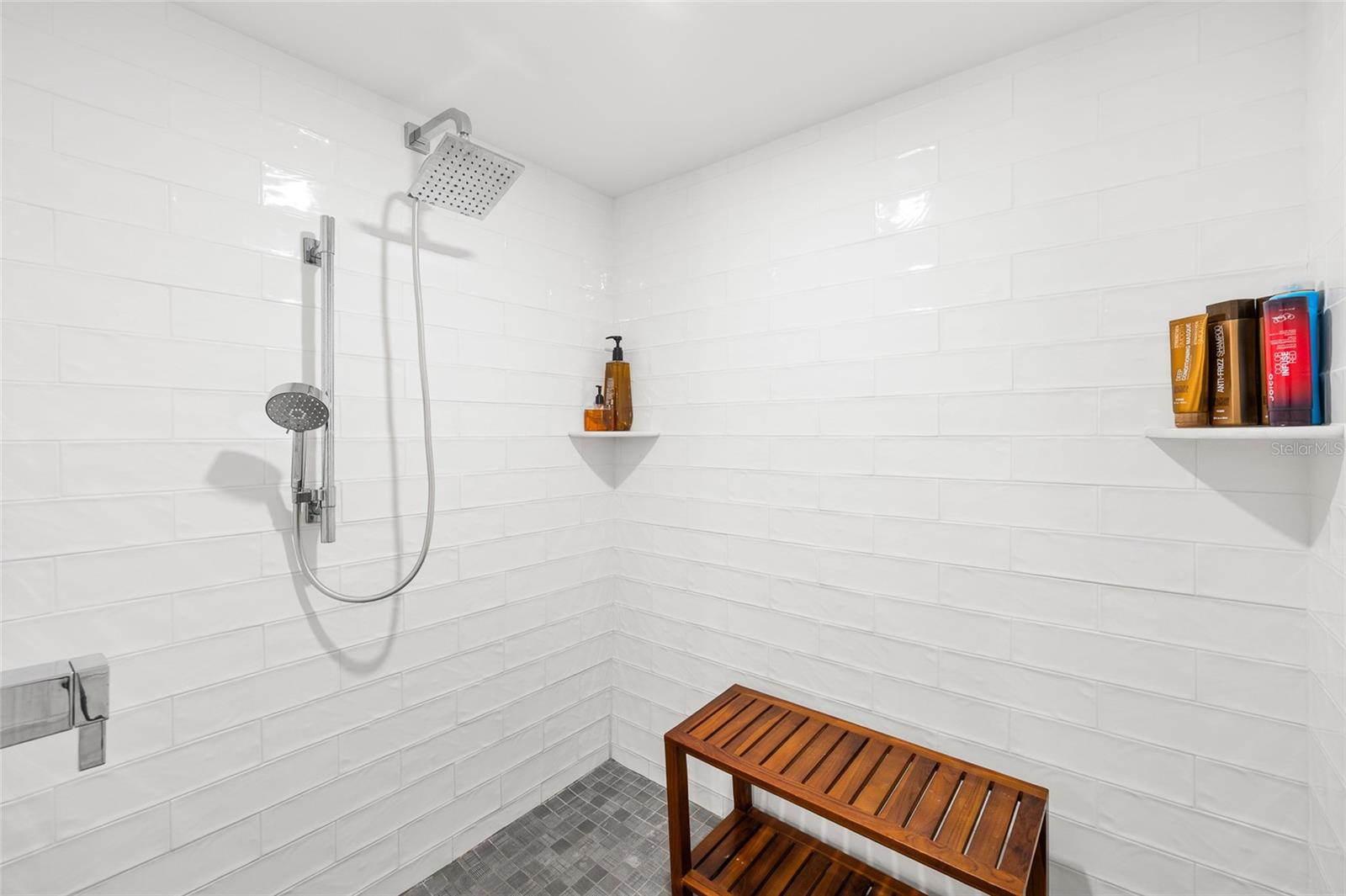 Image 23 of 59 For 950 Palm Avenue 101