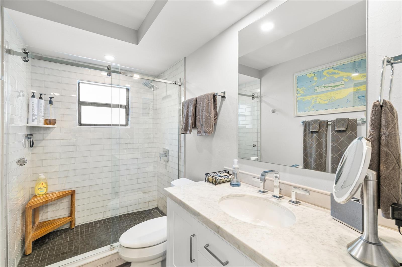 Image 27 of 59 For 950 Palm Avenue 101