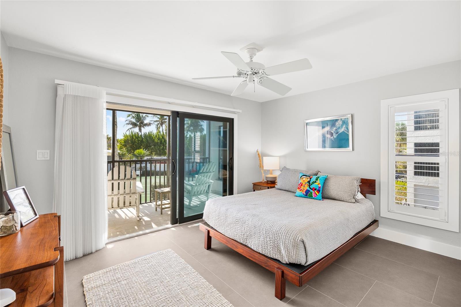 Image 28 of 59 For 950 Palm Avenue 101