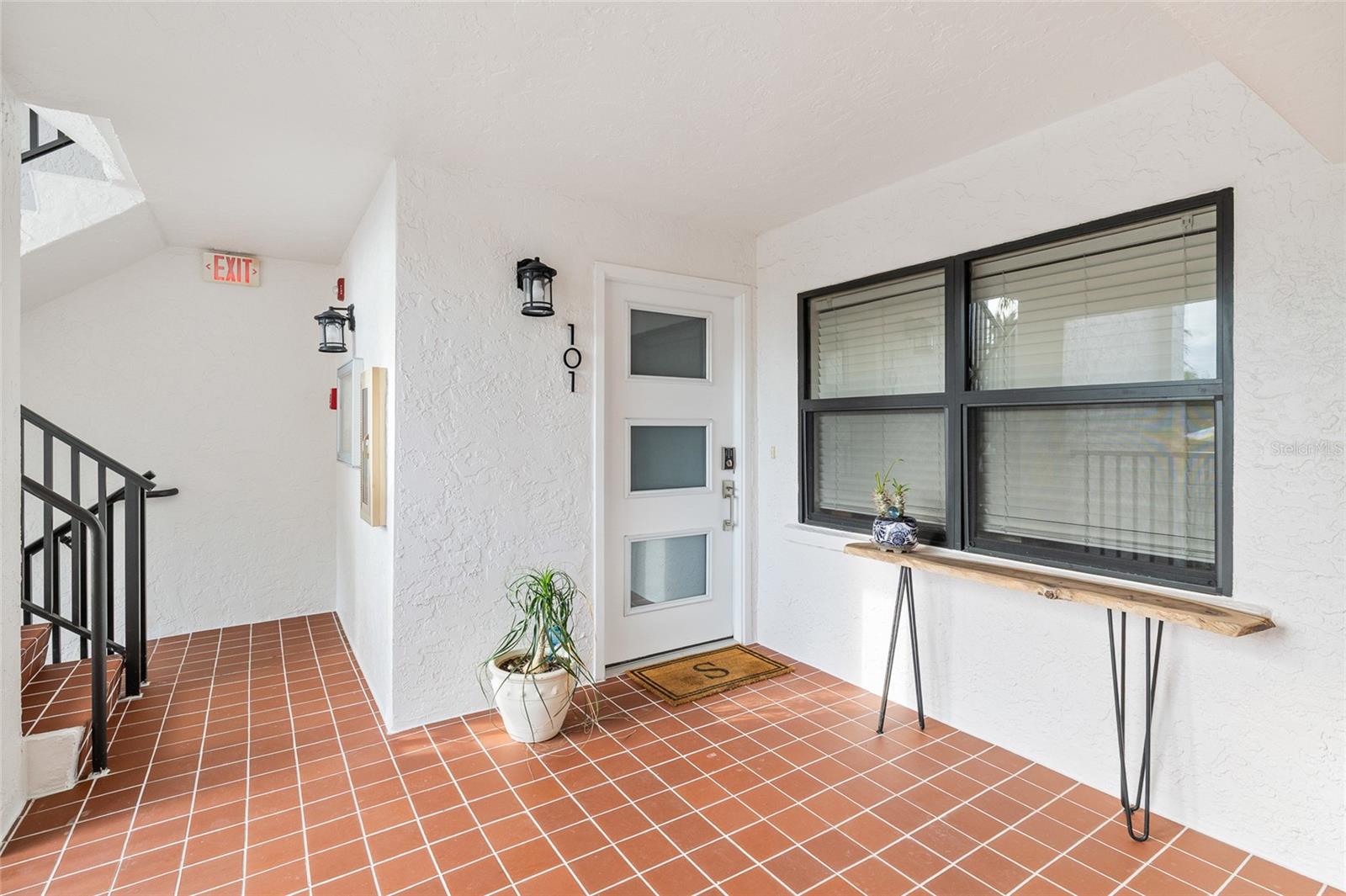 Image 3 of 59 For 950 Palm Avenue 101