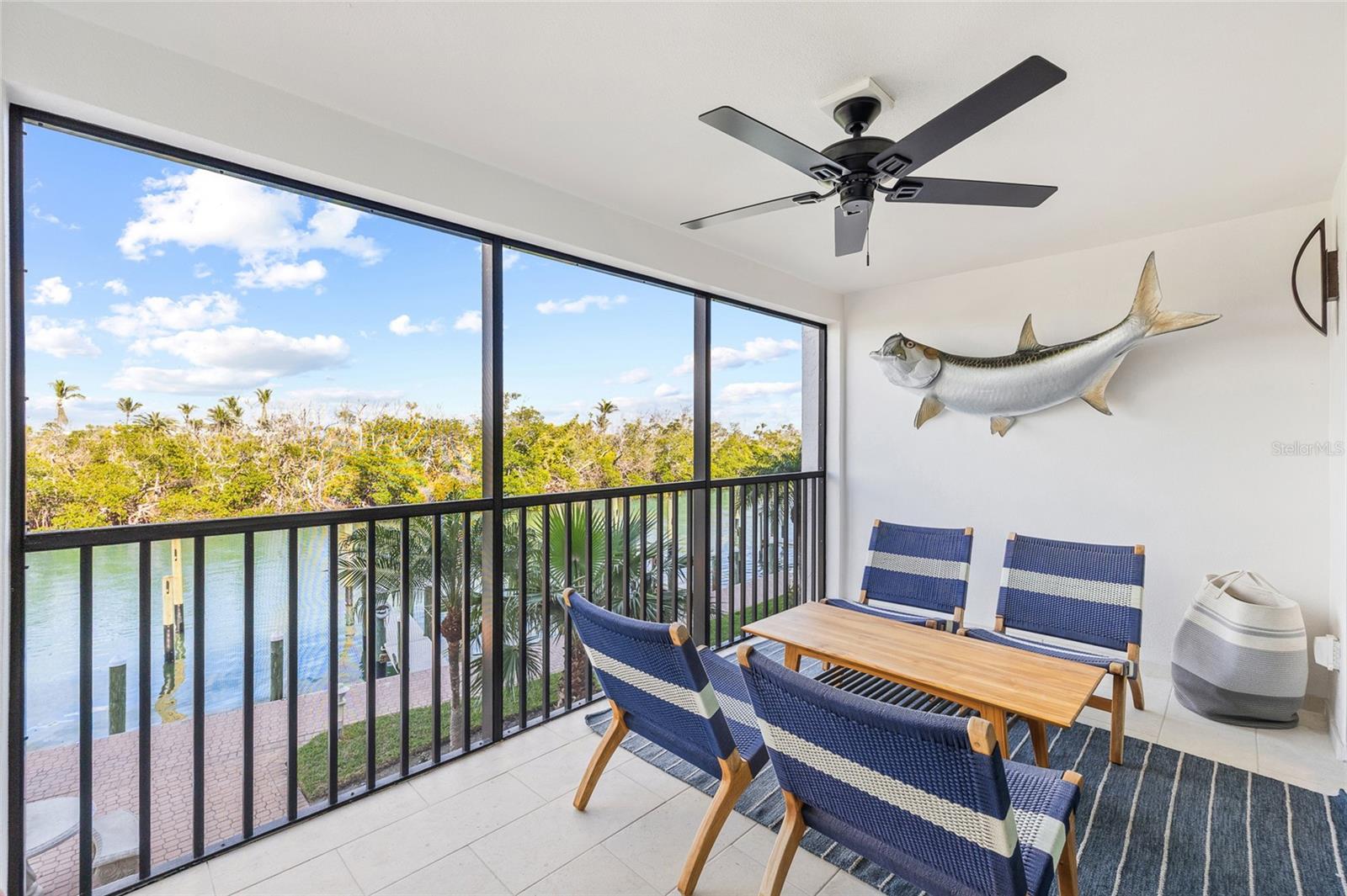 Image 35 of 59 For 950 Palm Avenue 101