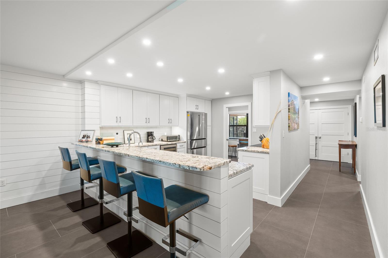 Image 5 of 59 For 950 Palm Avenue 101