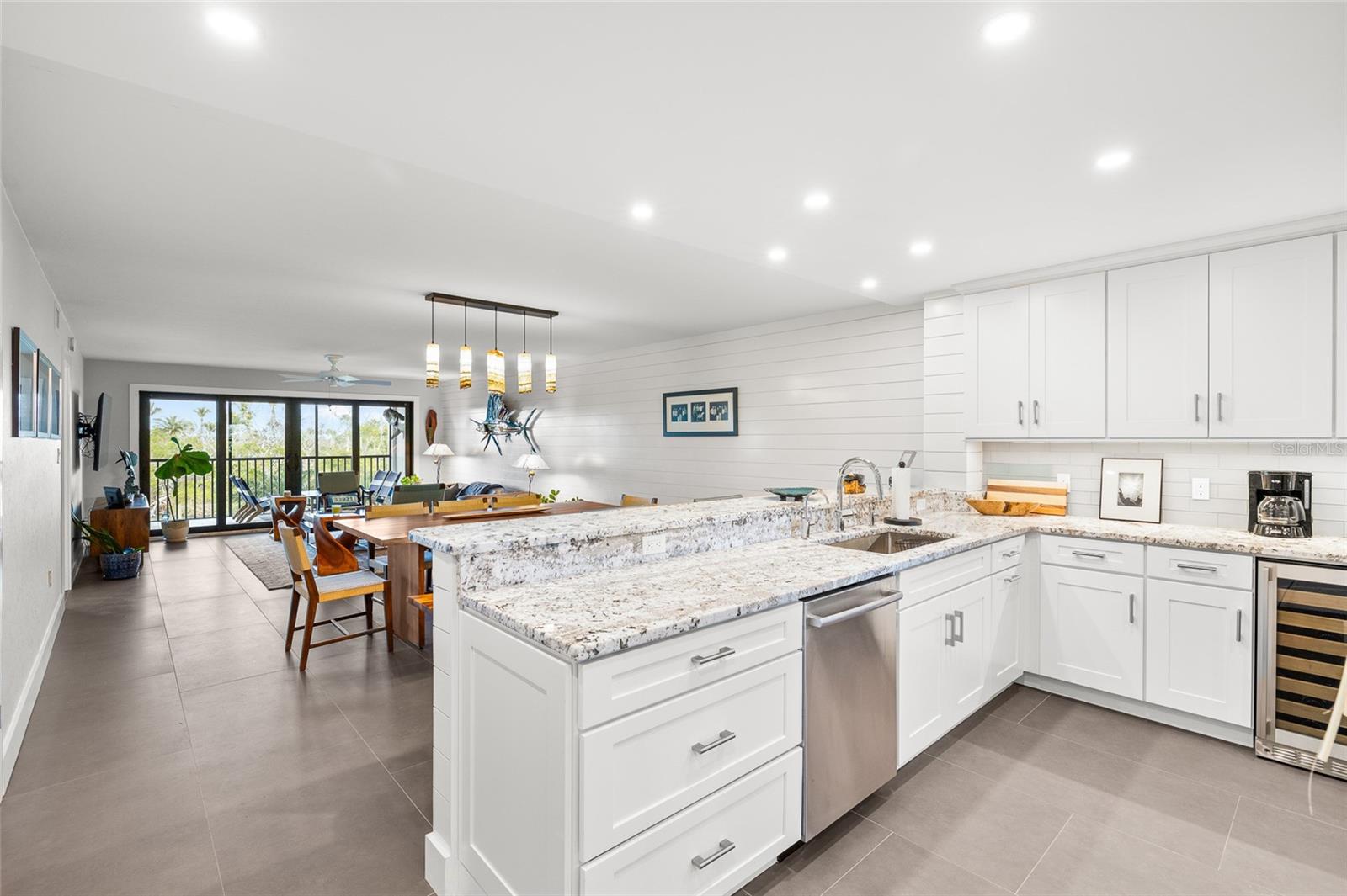 Image 6 of 59 For 950 Palm Avenue 101