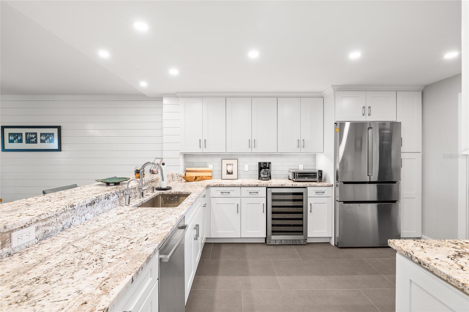 Image 7 of 59 For 950 Palm Avenue 101