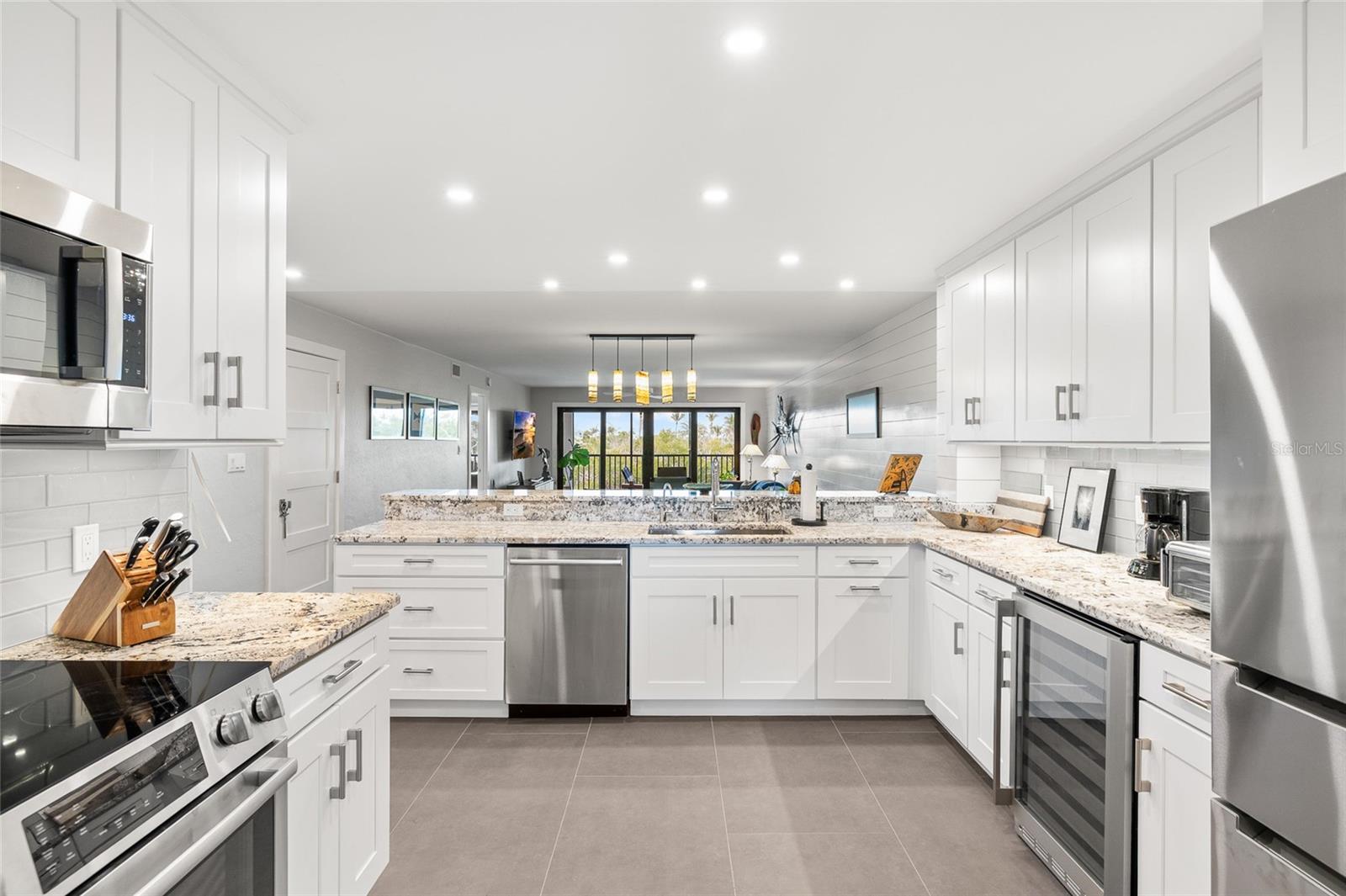 Image 8 of 59 For 950 Palm Avenue 101